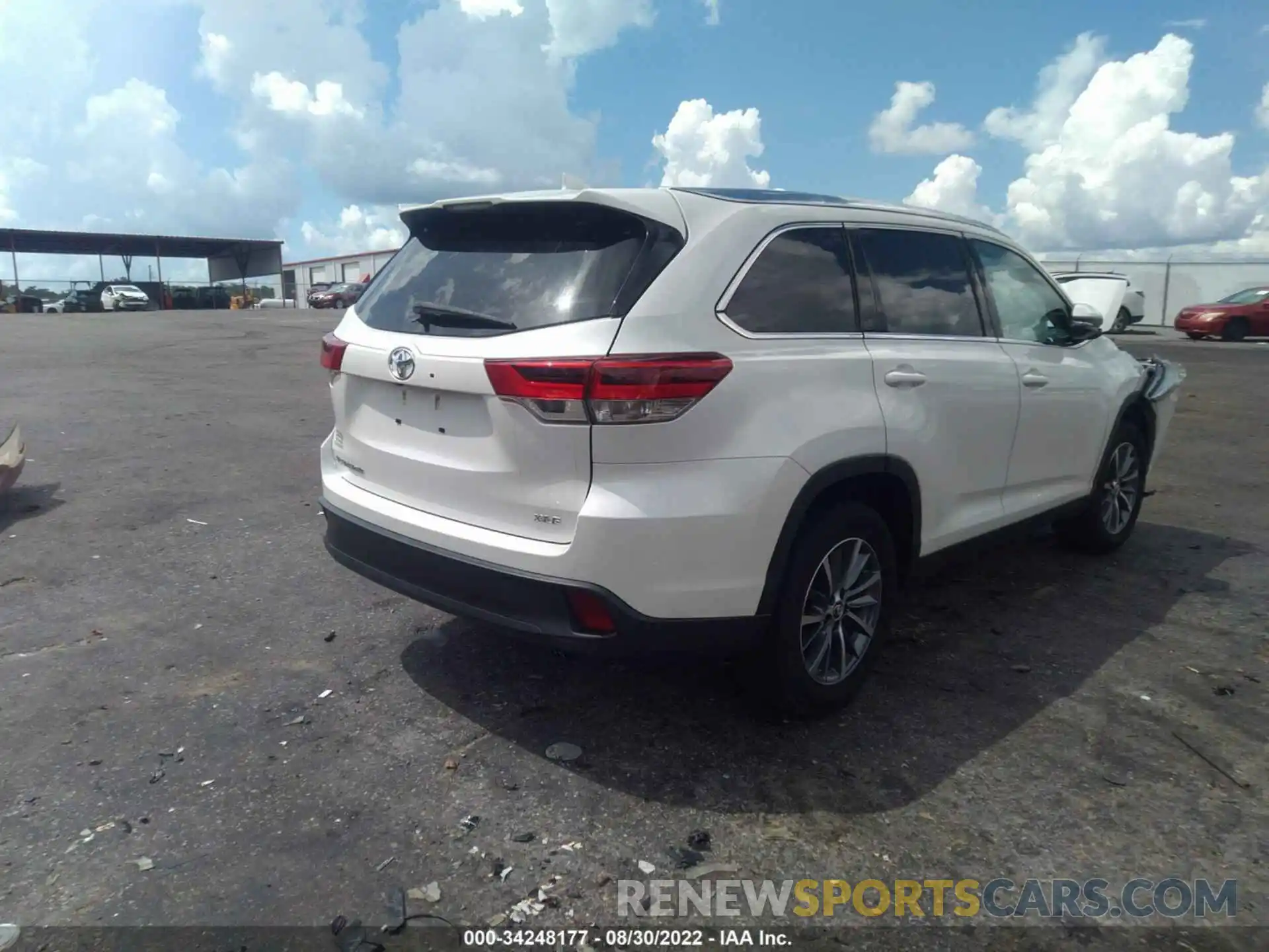 4 Photograph of a damaged car 5TDKZRFH8KS570330 TOYOTA HIGHLANDER 2019