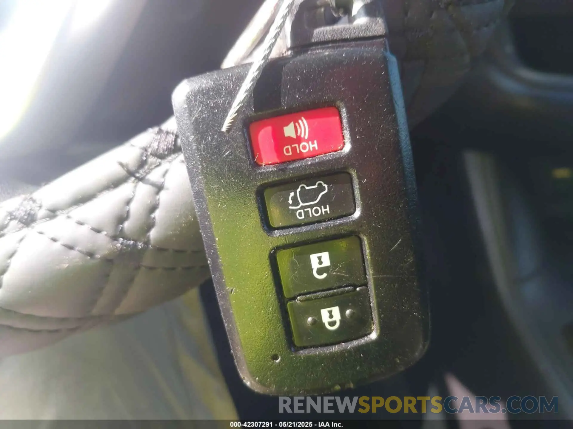 11 Photograph of a damaged car 5TDKZRFH8KS573390 TOYOTA HIGHLANDER 2019
