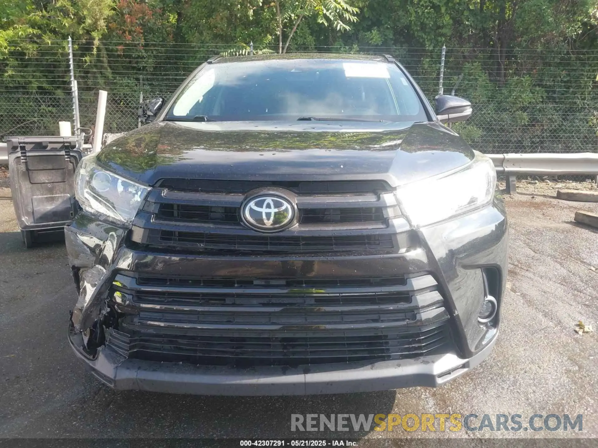 12 Photograph of a damaged car 5TDKZRFH8KS573390 TOYOTA HIGHLANDER 2019