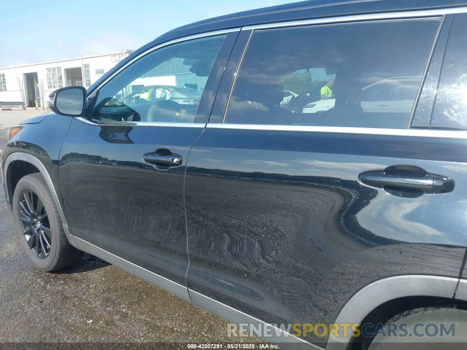 14 Photograph of a damaged car 5TDKZRFH8KS573390 TOYOTA HIGHLANDER 2019