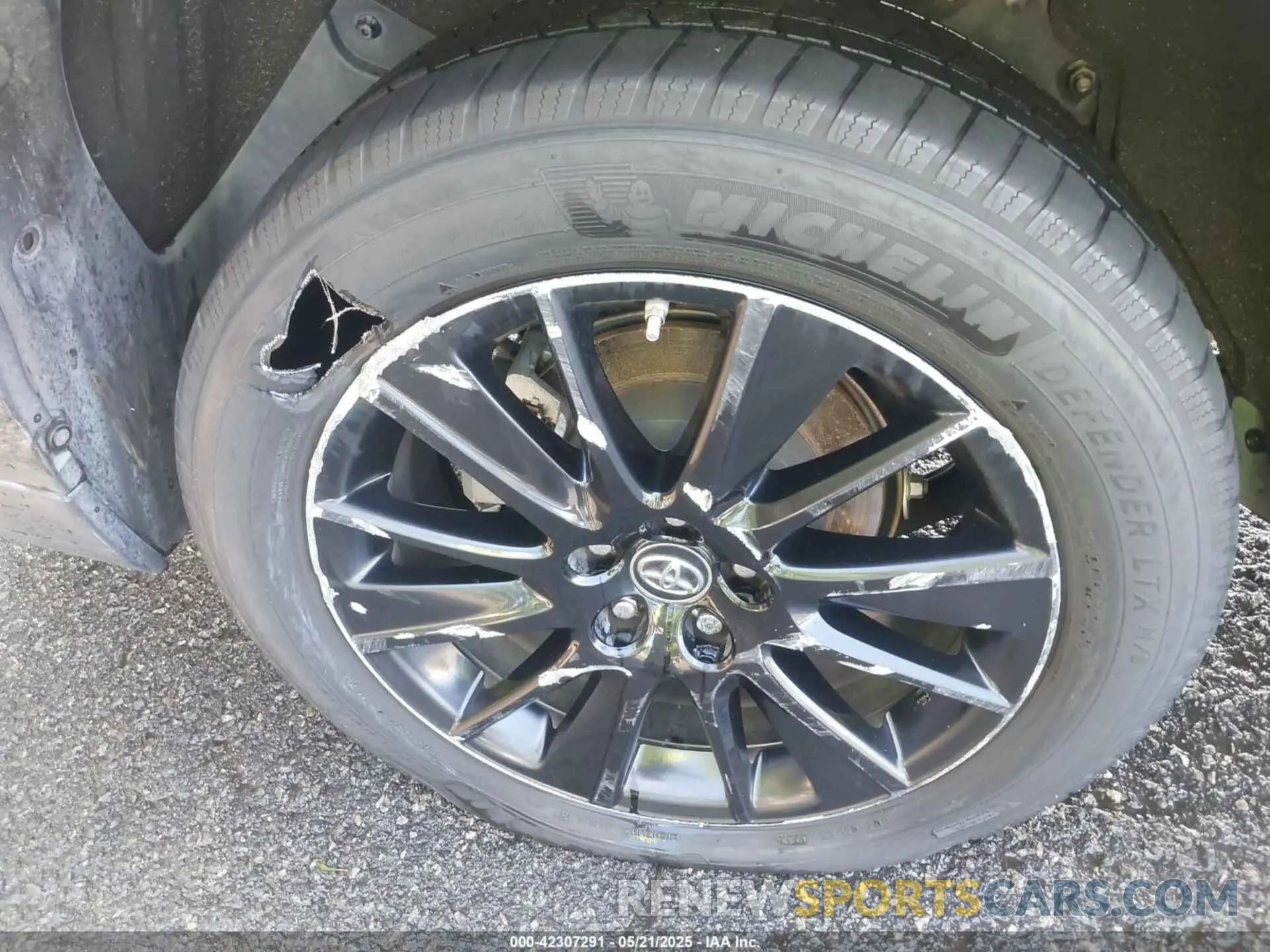19 Photograph of a damaged car 5TDKZRFH8KS573390 TOYOTA HIGHLANDER 2019