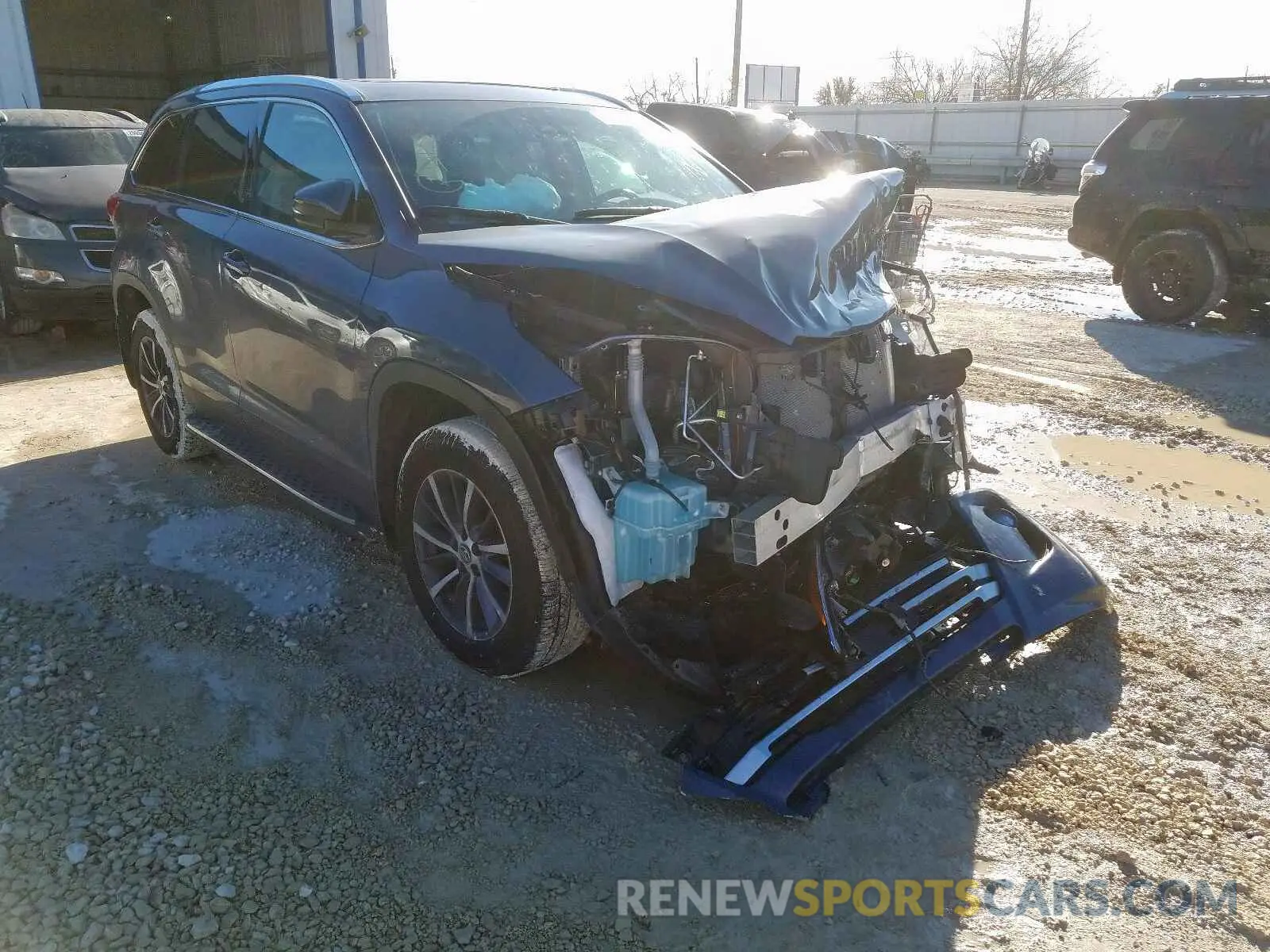 1 Photograph of a damaged car 5TDKZRFH9KS302337 TOYOTA HIGHLANDER 2019