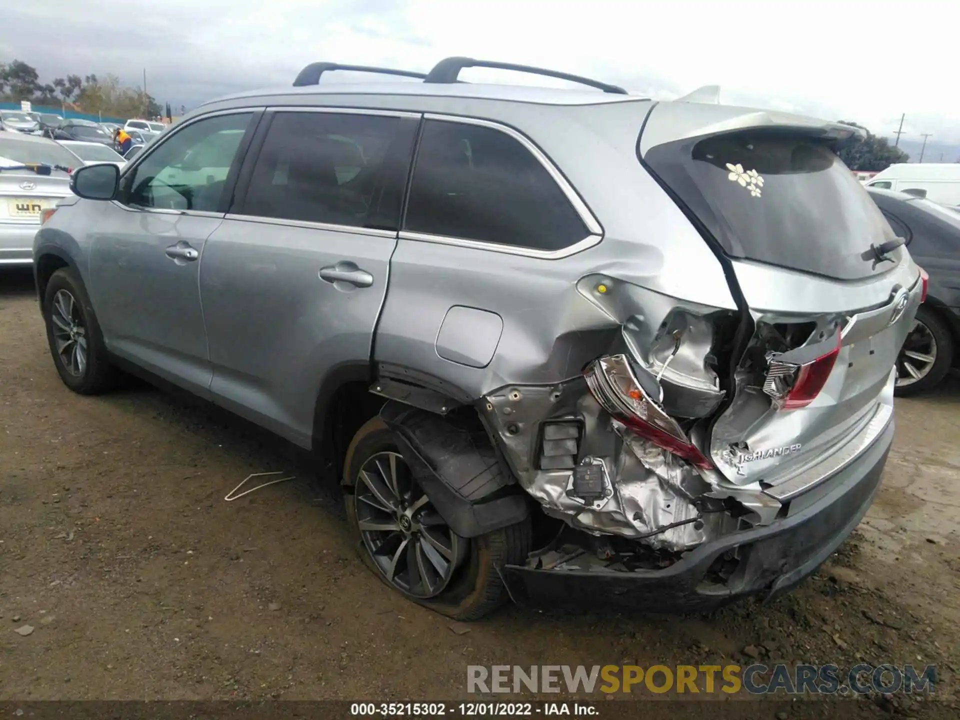 3 Photograph of a damaged car 5TDKZRFH9KS315265 TOYOTA HIGHLANDER 2019