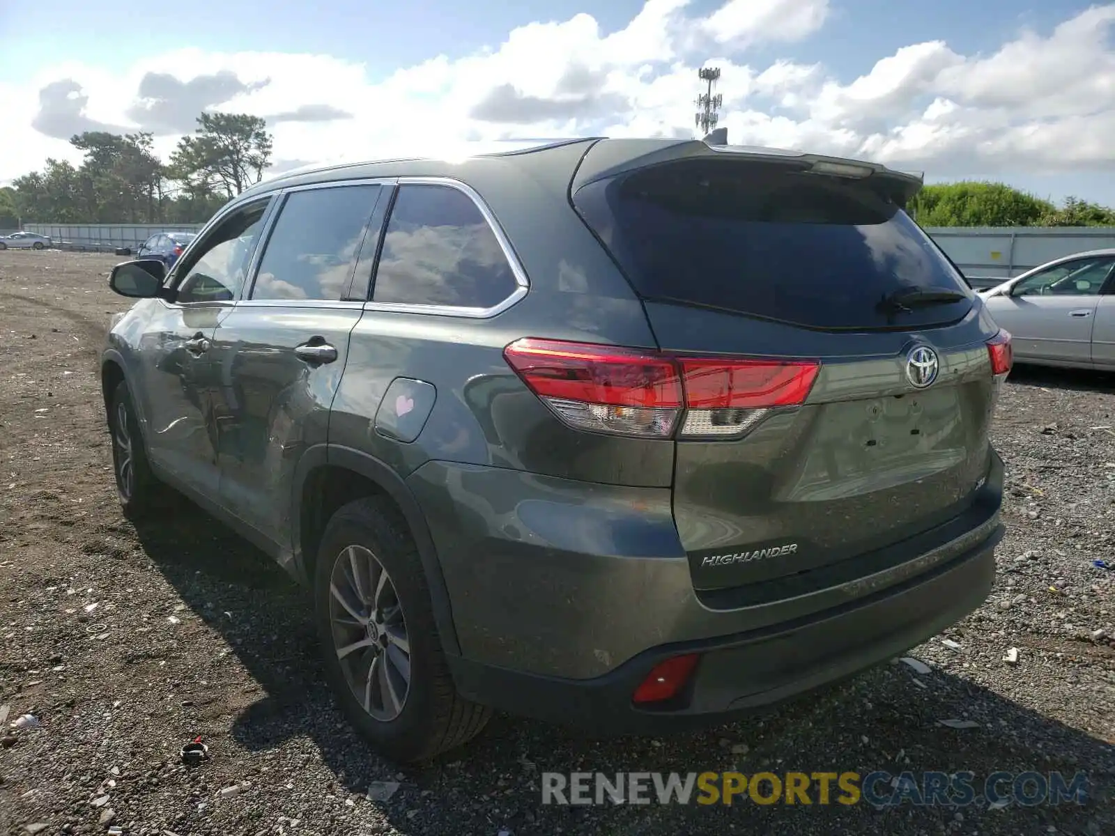 3 Photograph of a damaged car 5TDKZRFH9KS316500 TOYOTA HIGHLANDER 2019