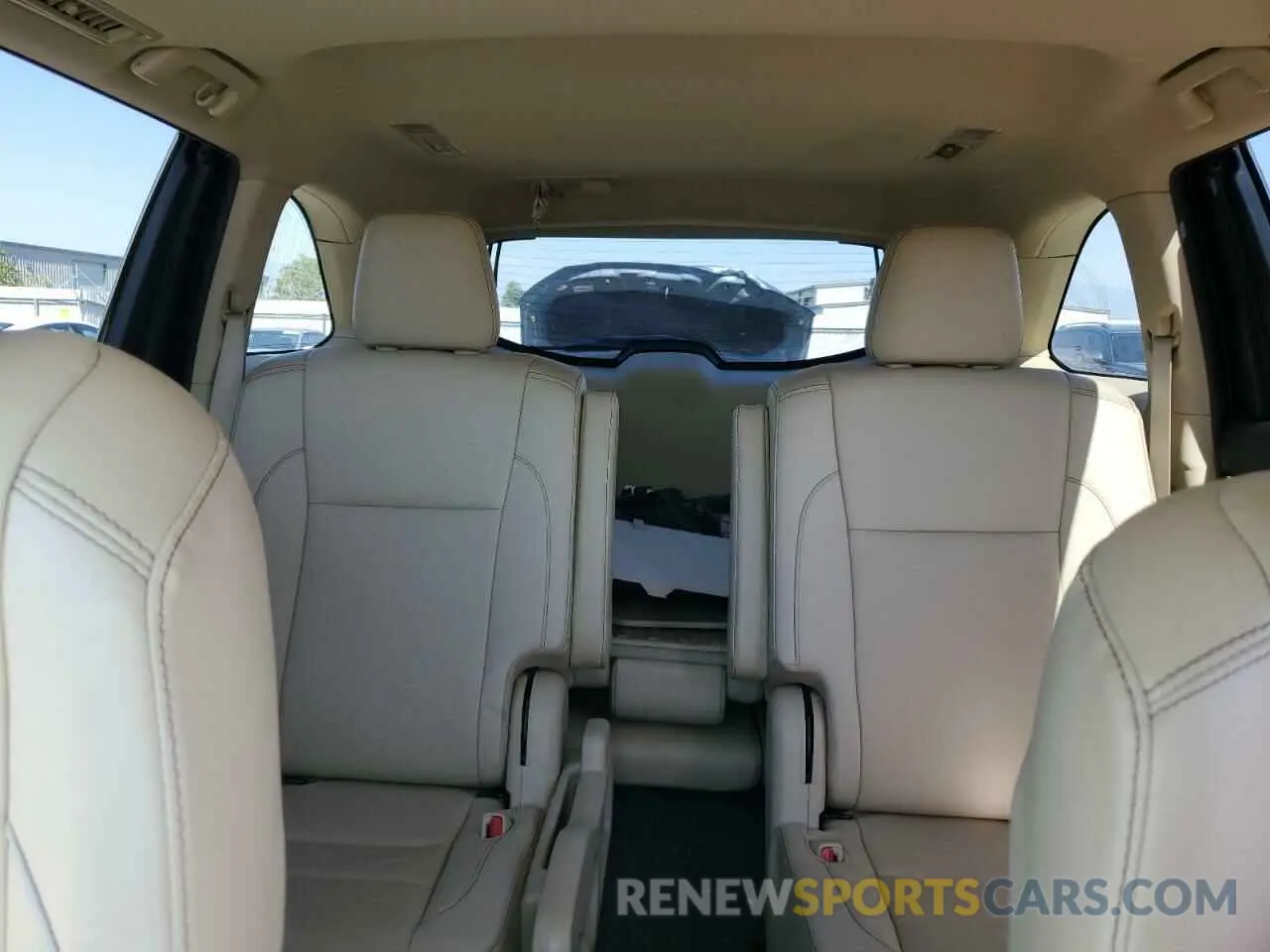10 Photograph of a damaged car 5TDKZRFH9KS322426 TOYOTA HIGHLANDER 2019