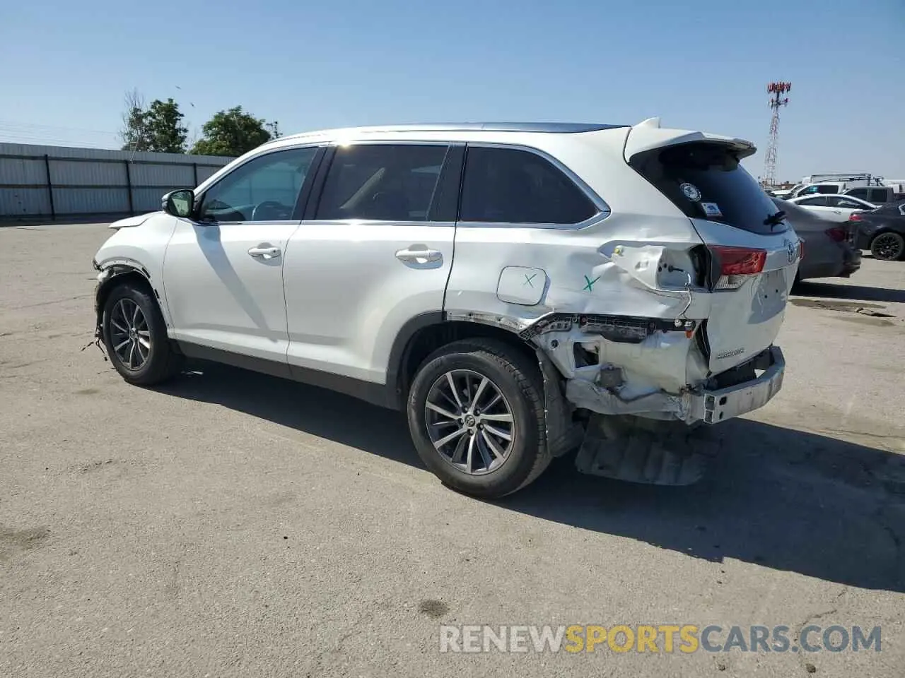 2 Photograph of a damaged car 5TDKZRFH9KS322426 TOYOTA HIGHLANDER 2019