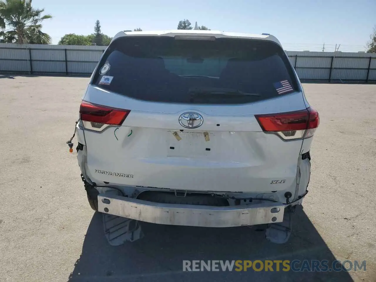 6 Photograph of a damaged car 5TDKZRFH9KS322426 TOYOTA HIGHLANDER 2019