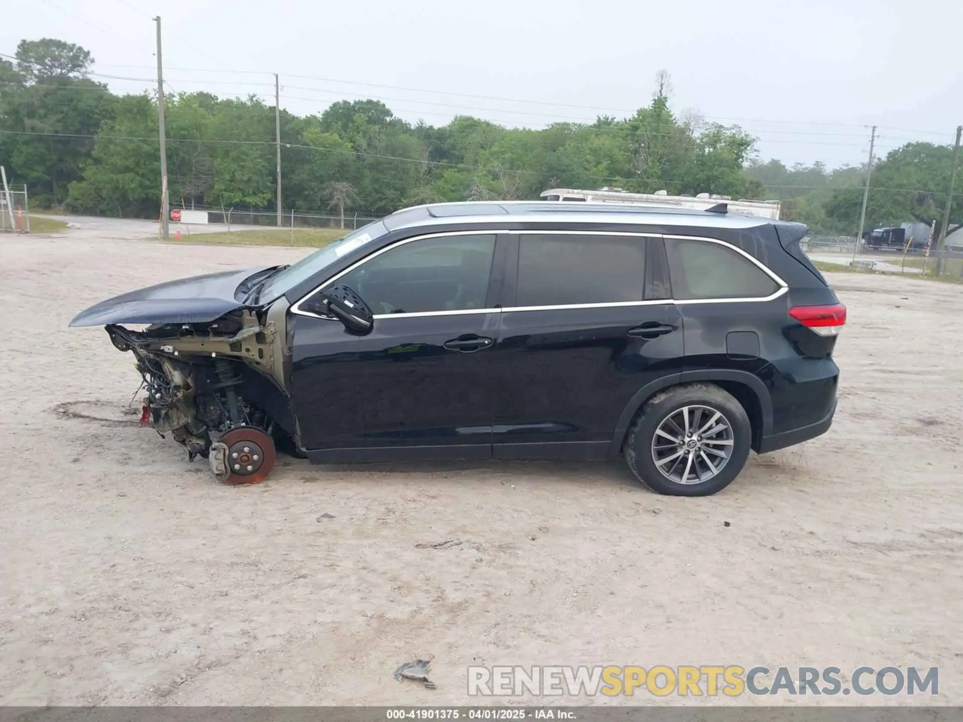 13 Photograph of a damaged car 5TDKZRFH9KS325116 TOYOTA HIGHLANDER 2019