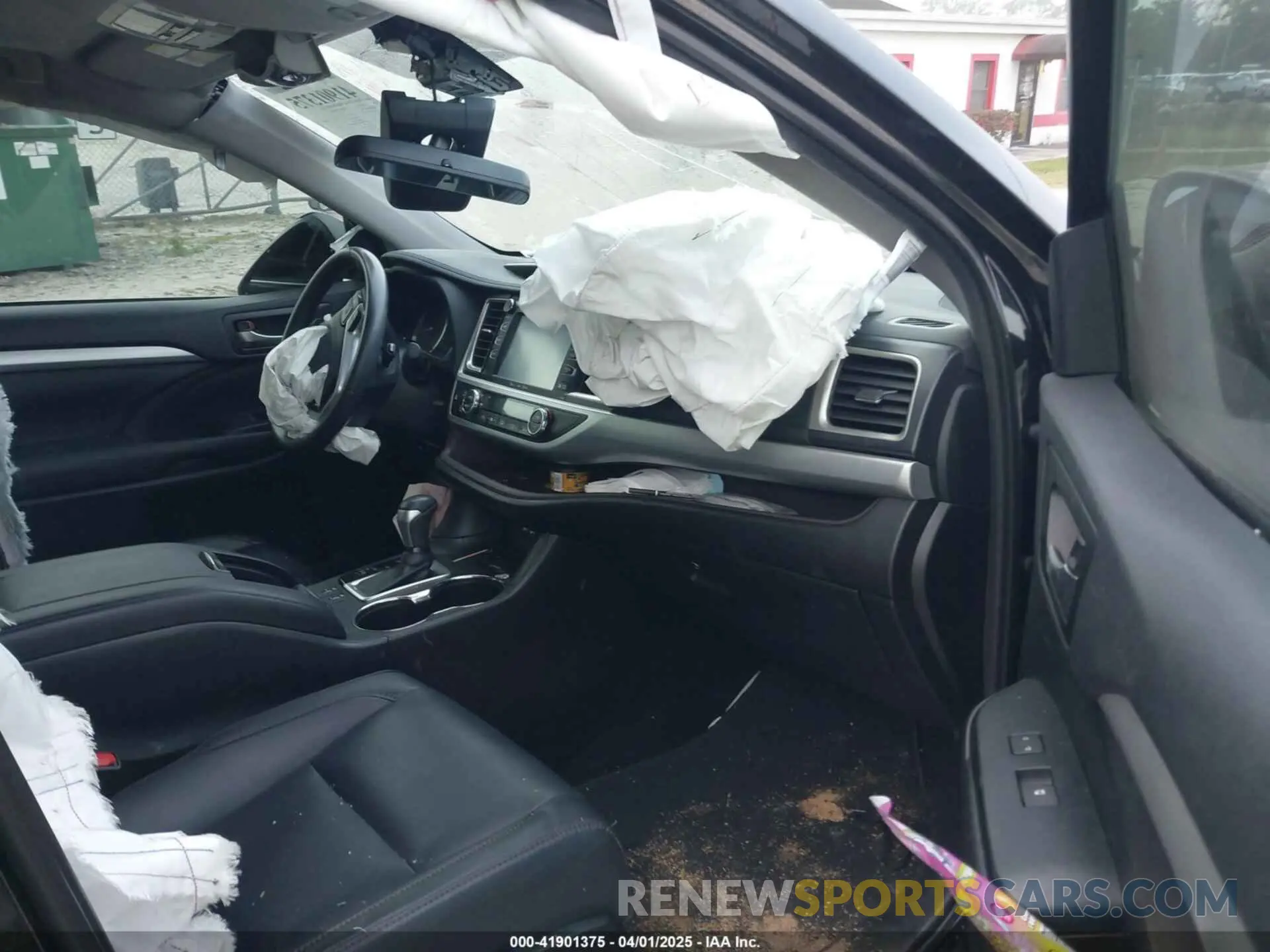 5 Photograph of a damaged car 5TDKZRFH9KS325116 TOYOTA HIGHLANDER 2019