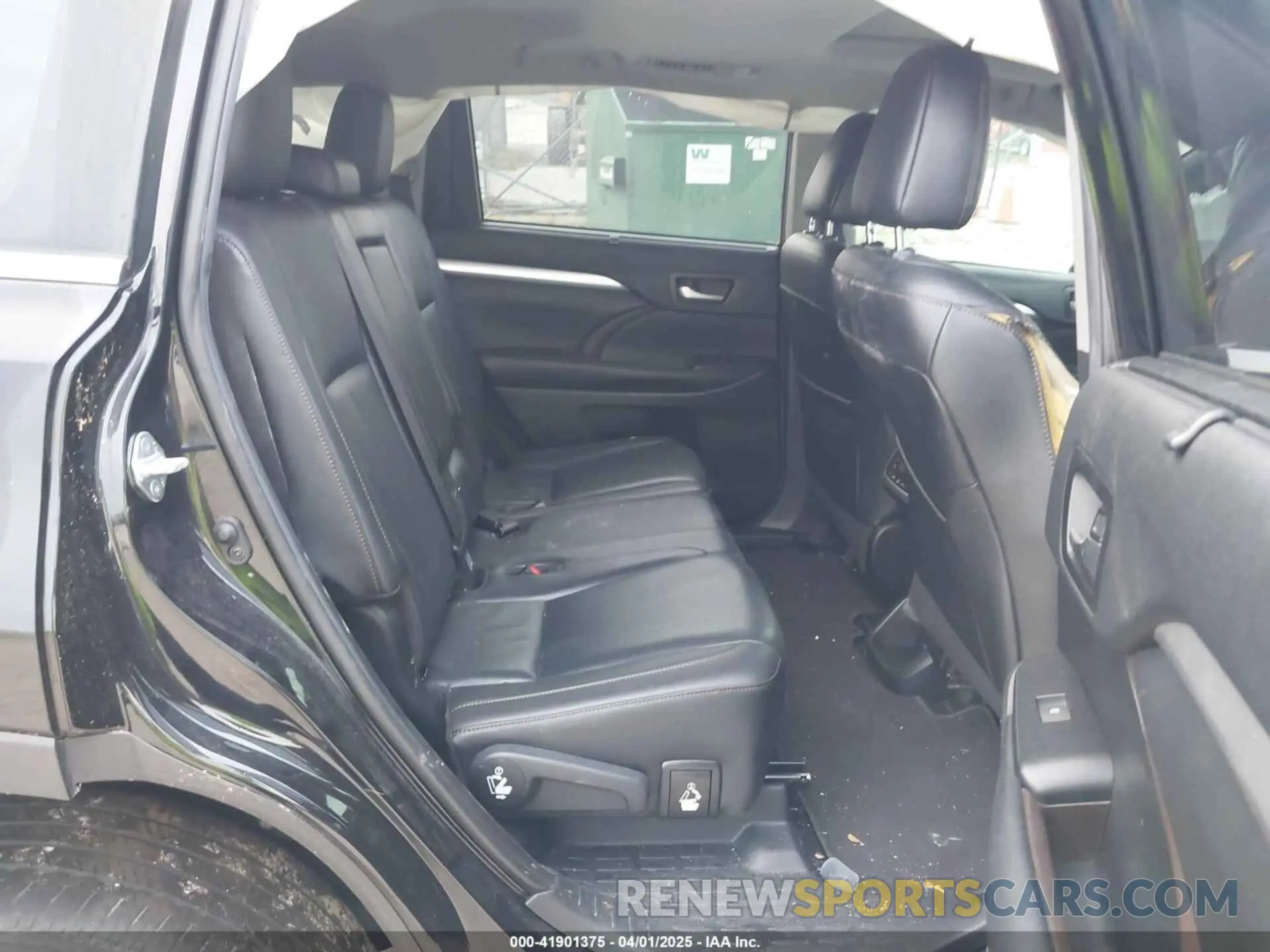 8 Photograph of a damaged car 5TDKZRFH9KS325116 TOYOTA HIGHLANDER 2019
