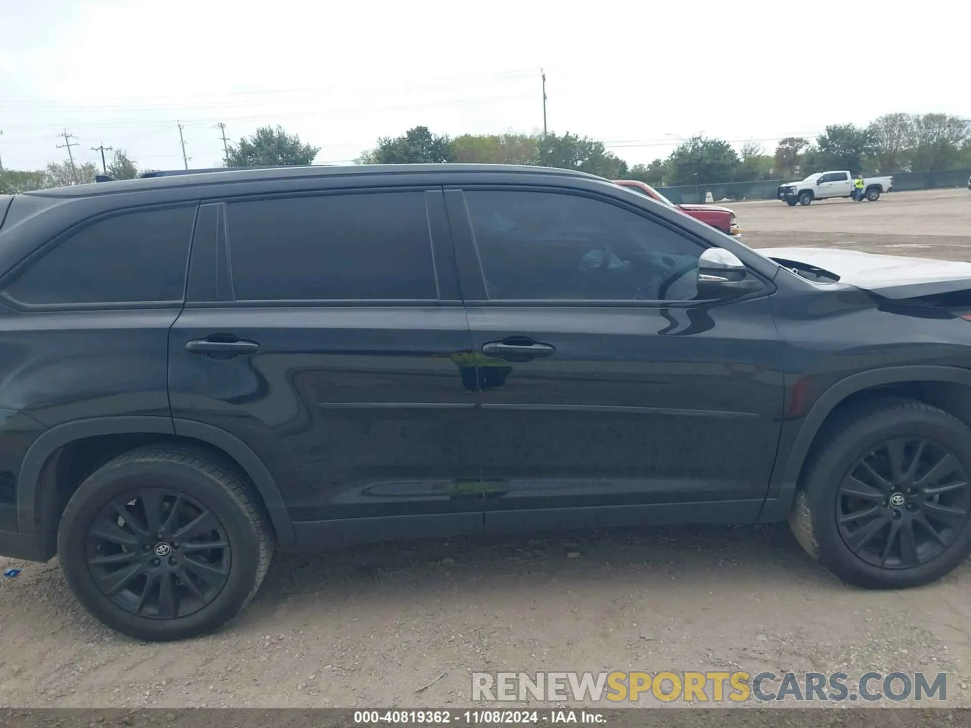 14 Photograph of a damaged car 5TDKZRFH9KS327674 TOYOTA HIGHLANDER 2019