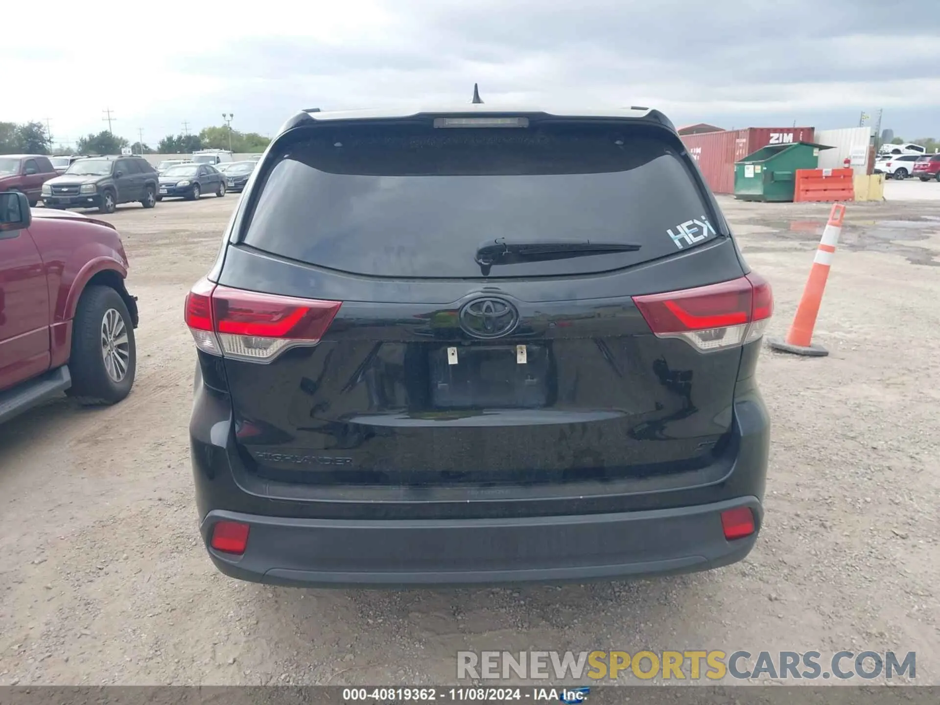 17 Photograph of a damaged car 5TDKZRFH9KS327674 TOYOTA HIGHLANDER 2019