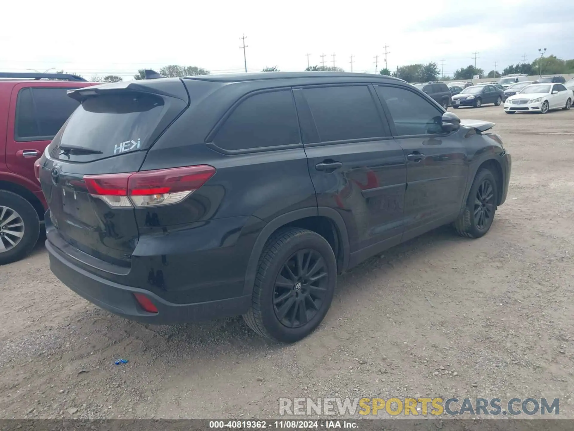 4 Photograph of a damaged car 5TDKZRFH9KS327674 TOYOTA HIGHLANDER 2019