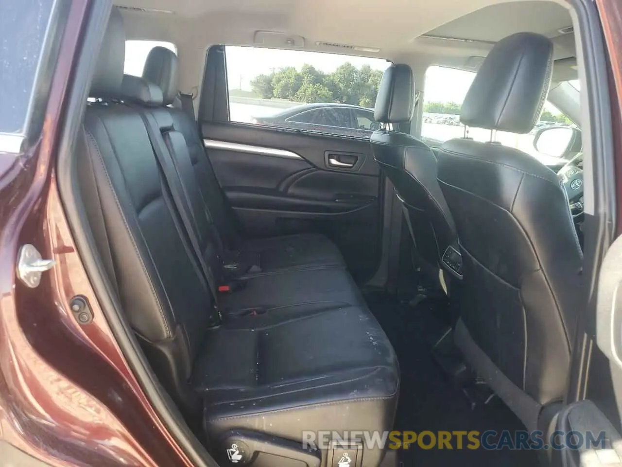 11 Photograph of a damaged car 5TDKZRFH9KS336505 TOYOTA HIGHLANDER 2019
