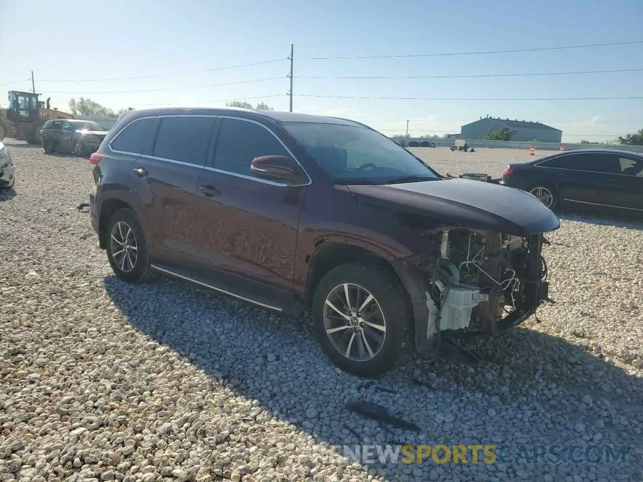 4 Photograph of a damaged car 5TDKZRFH9KS336505 TOYOTA HIGHLANDER 2019