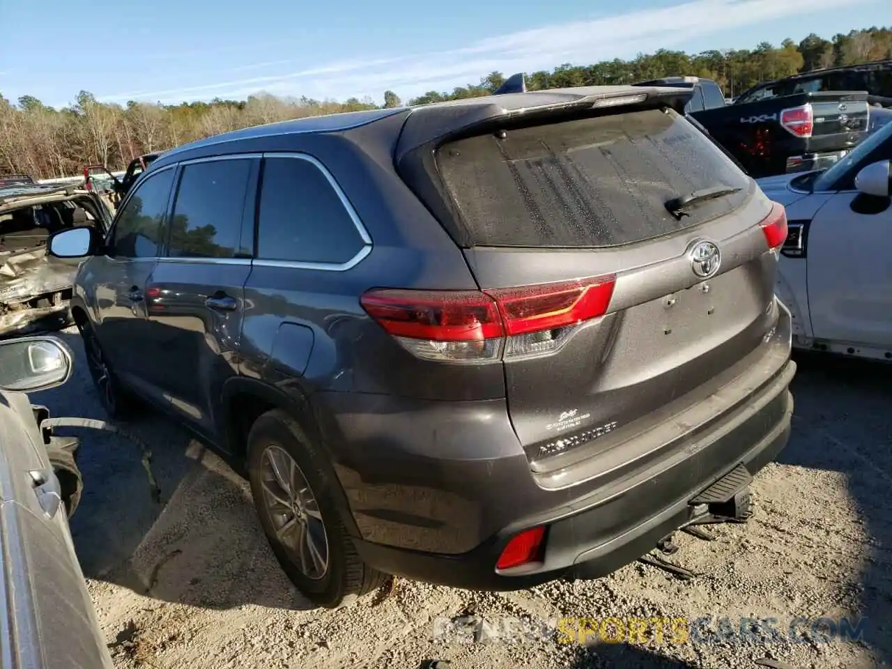 3 Photograph of a damaged car 5TDKZRFH9KS338772 TOYOTA HIGHLANDER 2019