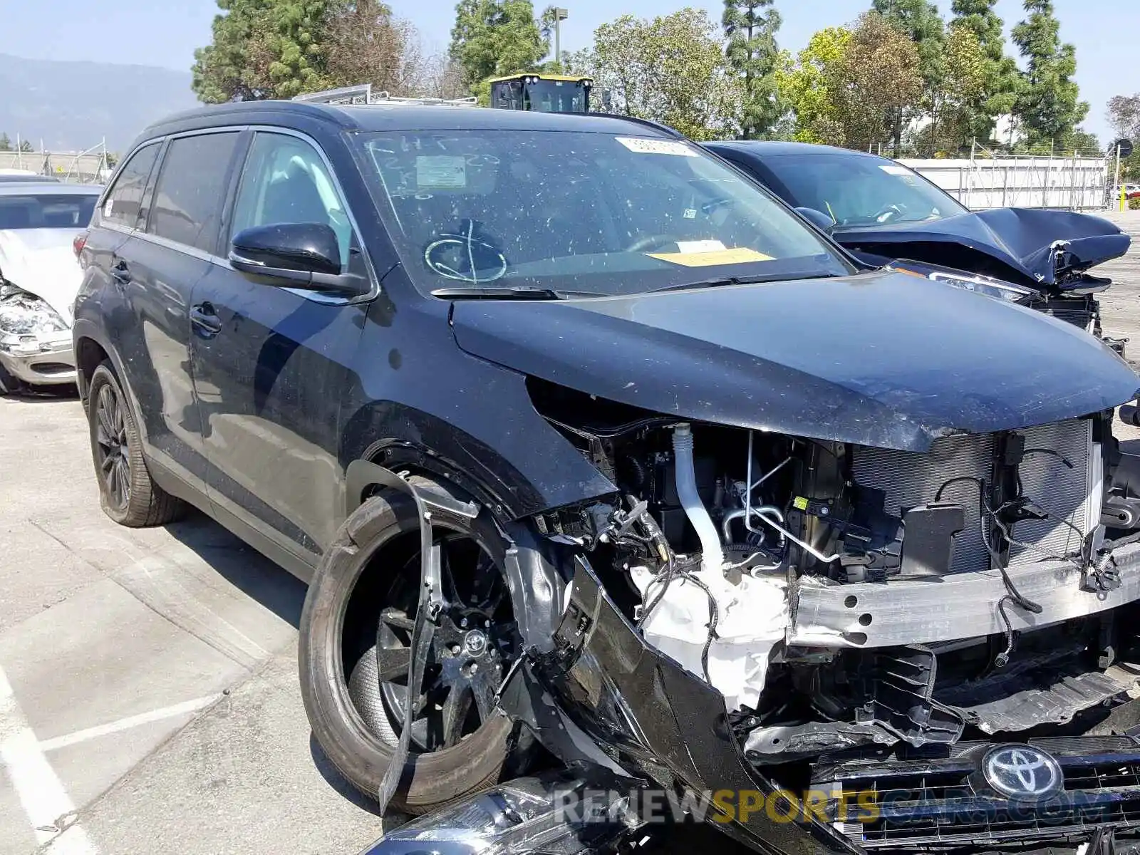 1 Photograph of a damaged car 5TDKZRFH9KS340344 TOYOTA HIGHLANDER 2019