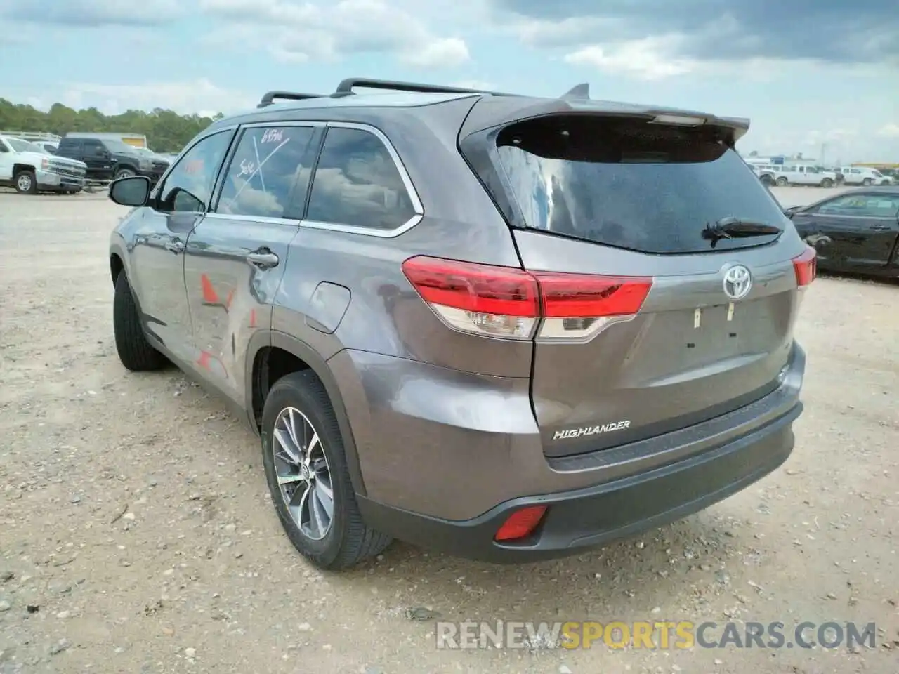 3 Photograph of a damaged car 5TDKZRFH9KS345480 TOYOTA HIGHLANDER 2019