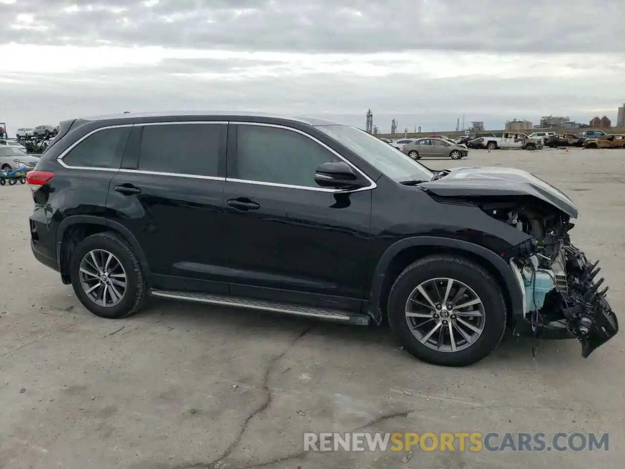 4 Photograph of a damaged car 5TDKZRFH9KS348136 TOYOTA HIGHLANDER 2019