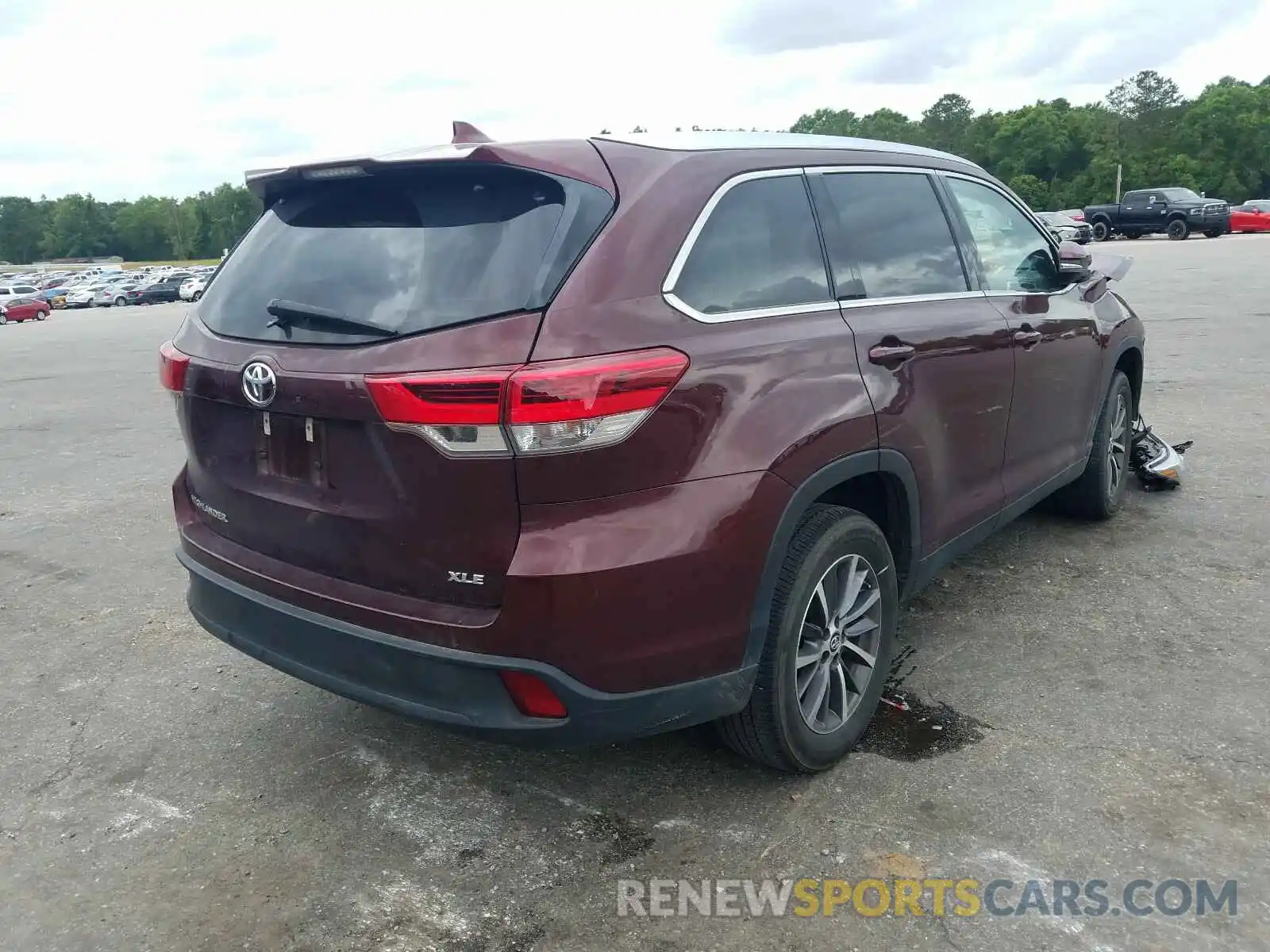 4 Photograph of a damaged car 5TDKZRFH9KS354826 TOYOTA HIGHLANDER 2019