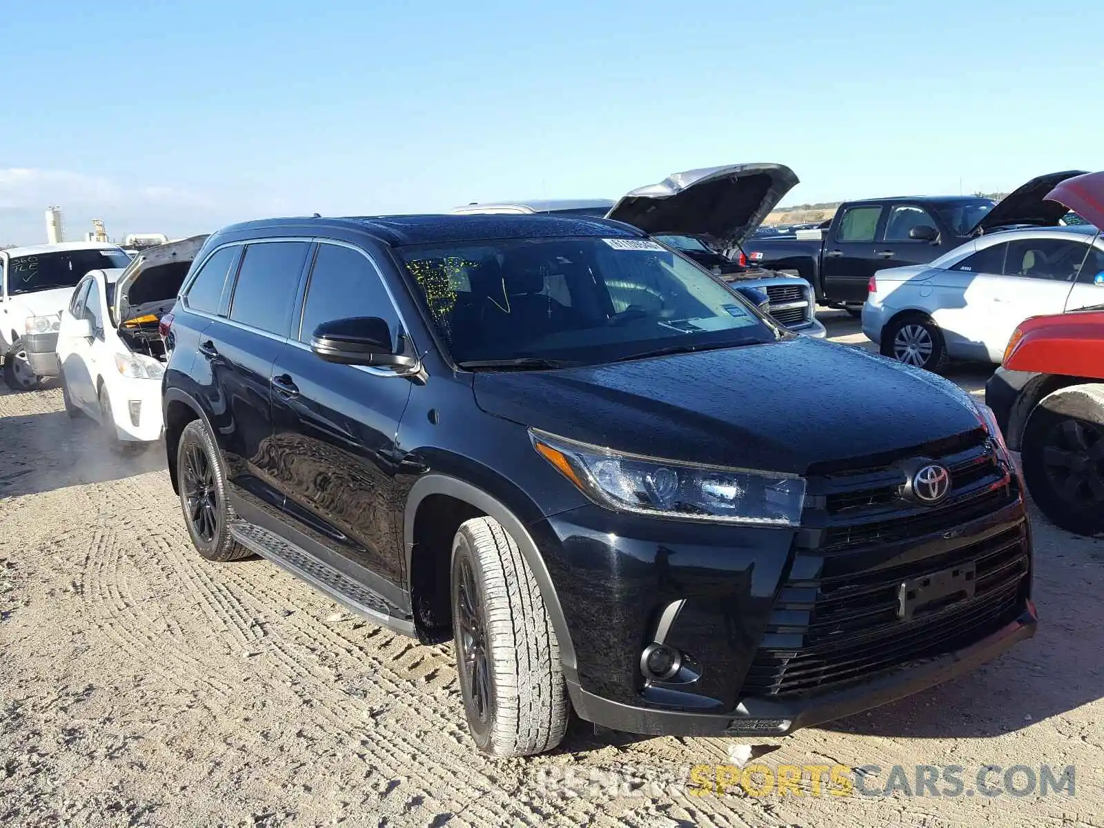 1 Photograph of a damaged car 5TDKZRFH9KS354857 TOYOTA HIGHLANDER 2019