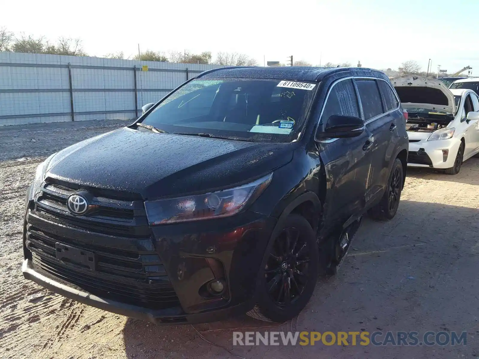 2 Photograph of a damaged car 5TDKZRFH9KS354857 TOYOTA HIGHLANDER 2019