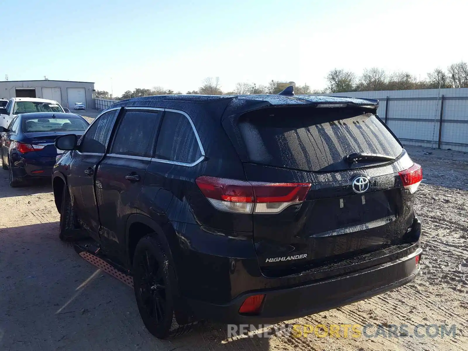 3 Photograph of a damaged car 5TDKZRFH9KS354857 TOYOTA HIGHLANDER 2019