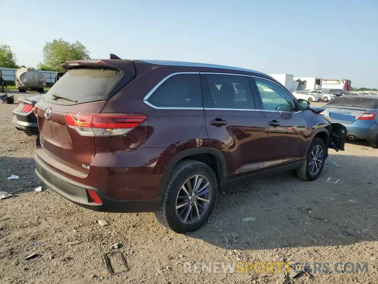3 Photograph of a damaged car 5TDKZRFH9KS360190 TOYOTA HIGHLANDER 2019