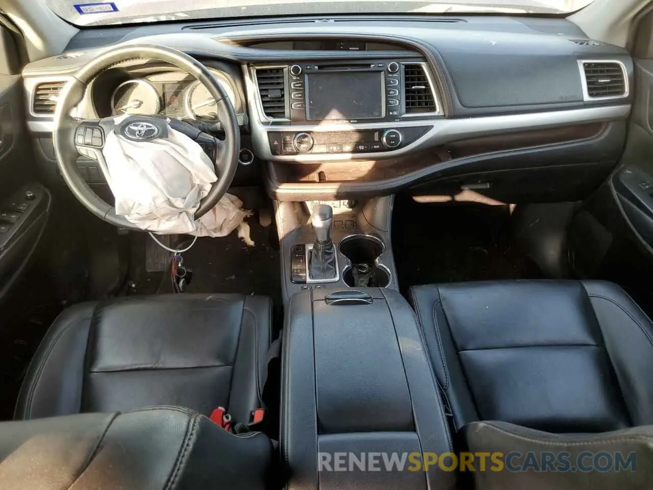 8 Photograph of a damaged car 5TDKZRFH9KS360190 TOYOTA HIGHLANDER 2019