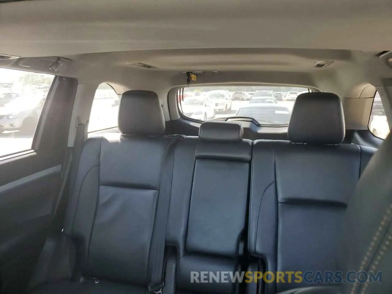 10 Photograph of a damaged car 5TDKZRFH9KS552452 TOYOTA HIGHLANDER 2019