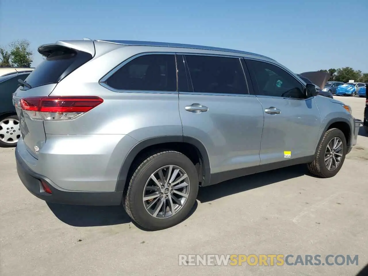 3 Photograph of a damaged car 5TDKZRFH9KS552452 TOYOTA HIGHLANDER 2019