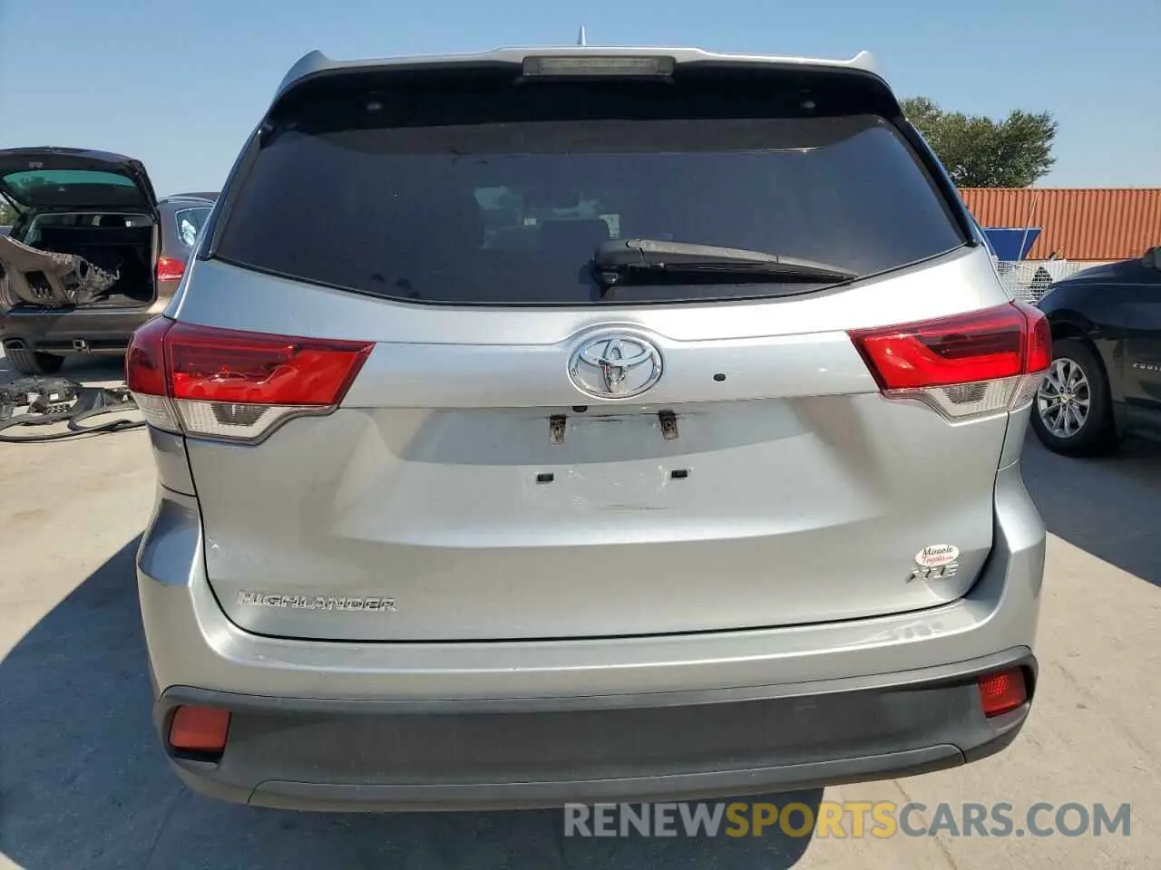 6 Photograph of a damaged car 5TDKZRFH9KS552452 TOYOTA HIGHLANDER 2019