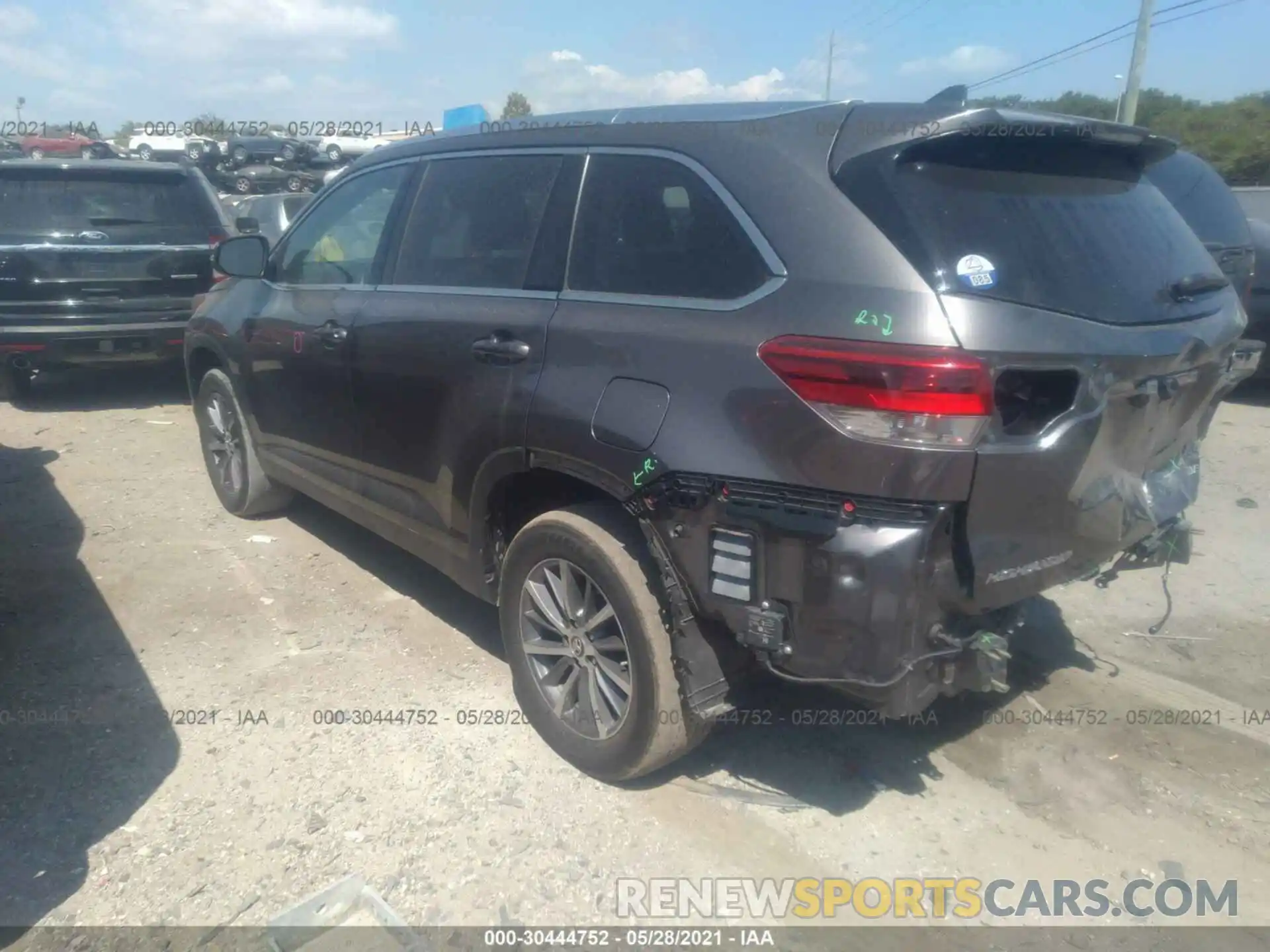 3 Photograph of a damaged car 5TDKZRFH9KS553617 TOYOTA HIGHLANDER 2019