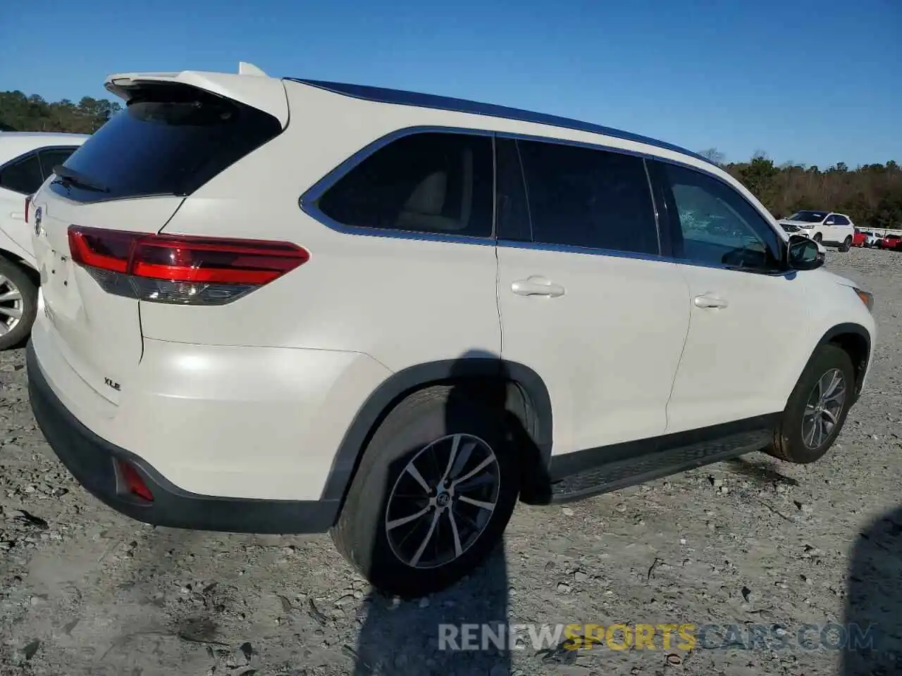 3 Photograph of a damaged car 5TDKZRFH9KS554881 TOYOTA HIGHLANDER 2019