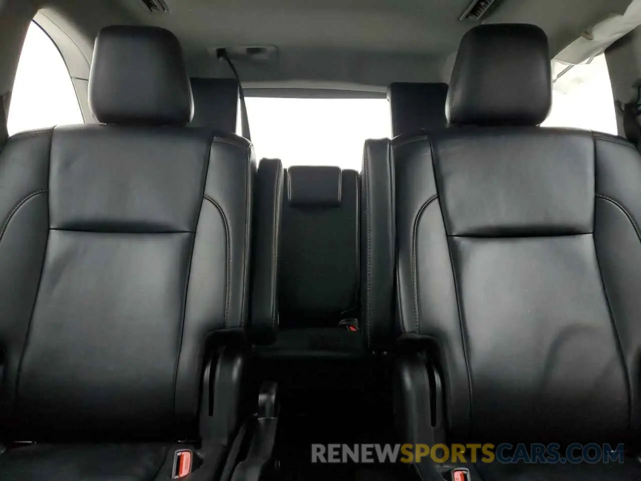 10 Photograph of a damaged car 5TDKZRFH9KS560034 TOYOTA HIGHLANDER 2019