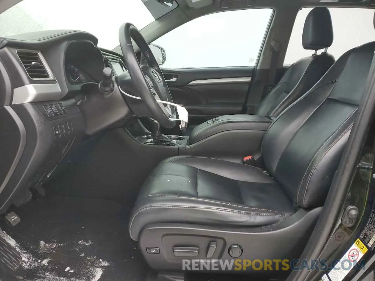 7 Photograph of a damaged car 5TDKZRFH9KS560034 TOYOTA HIGHLANDER 2019