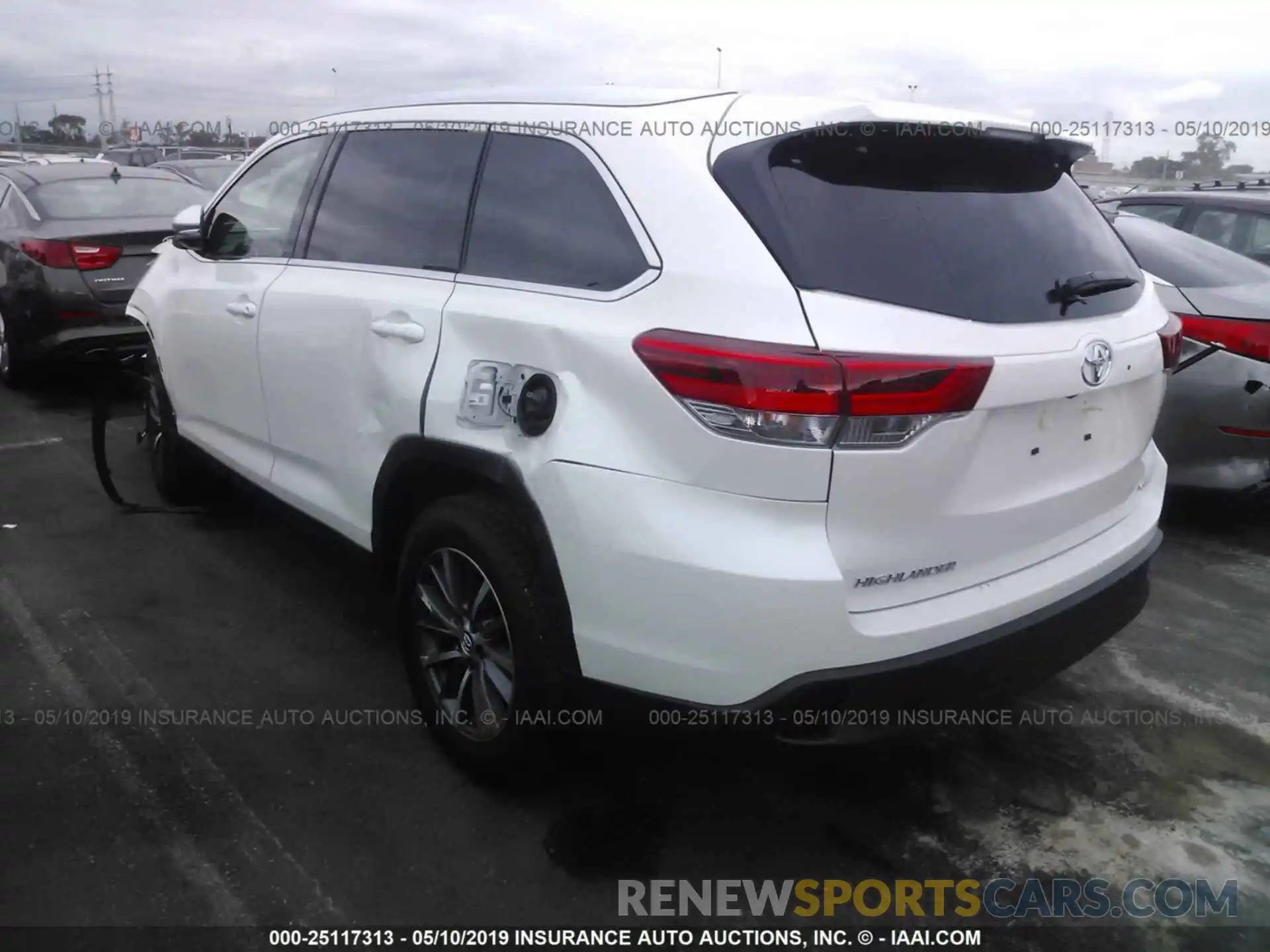 3 Photograph of a damaged car 5TDKZRFH9KS560079 TOYOTA HIGHLANDER 2019