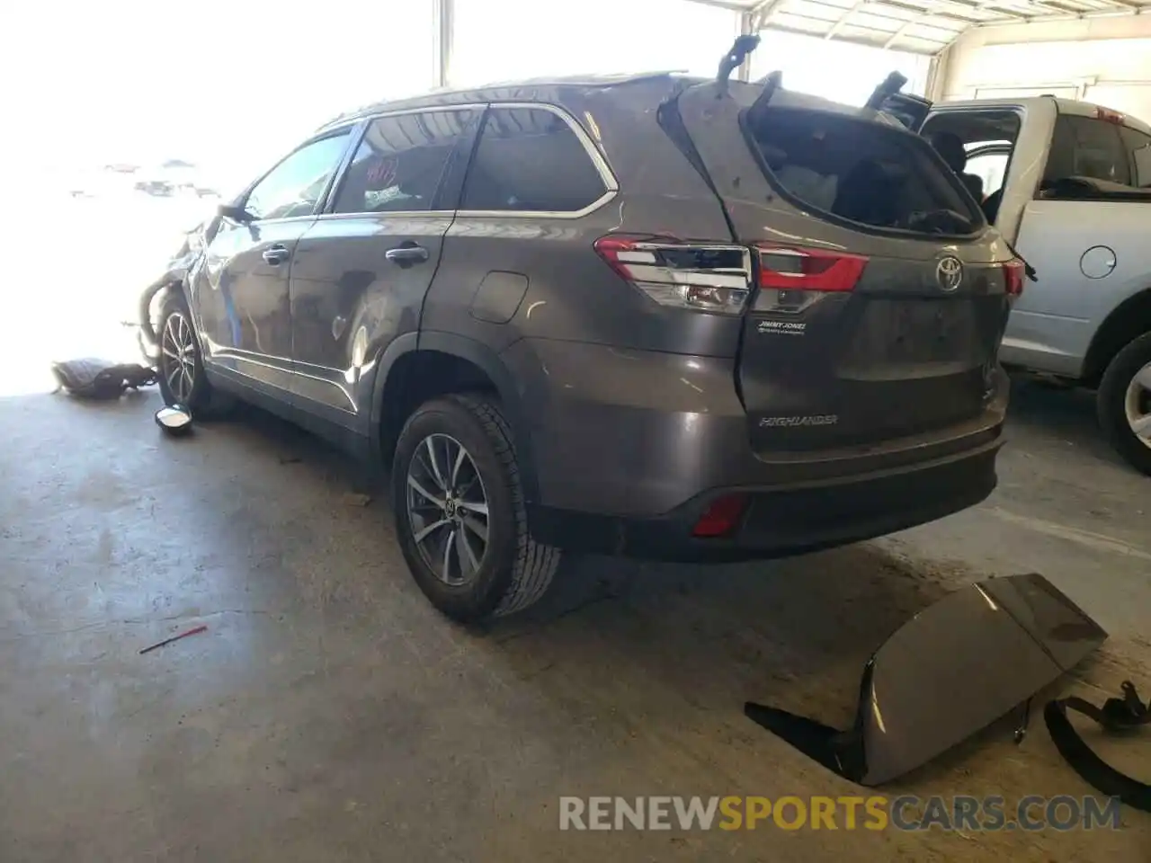 3 Photograph of a damaged car 5TDKZRFH9KS562415 TOYOTA HIGHLANDER 2019