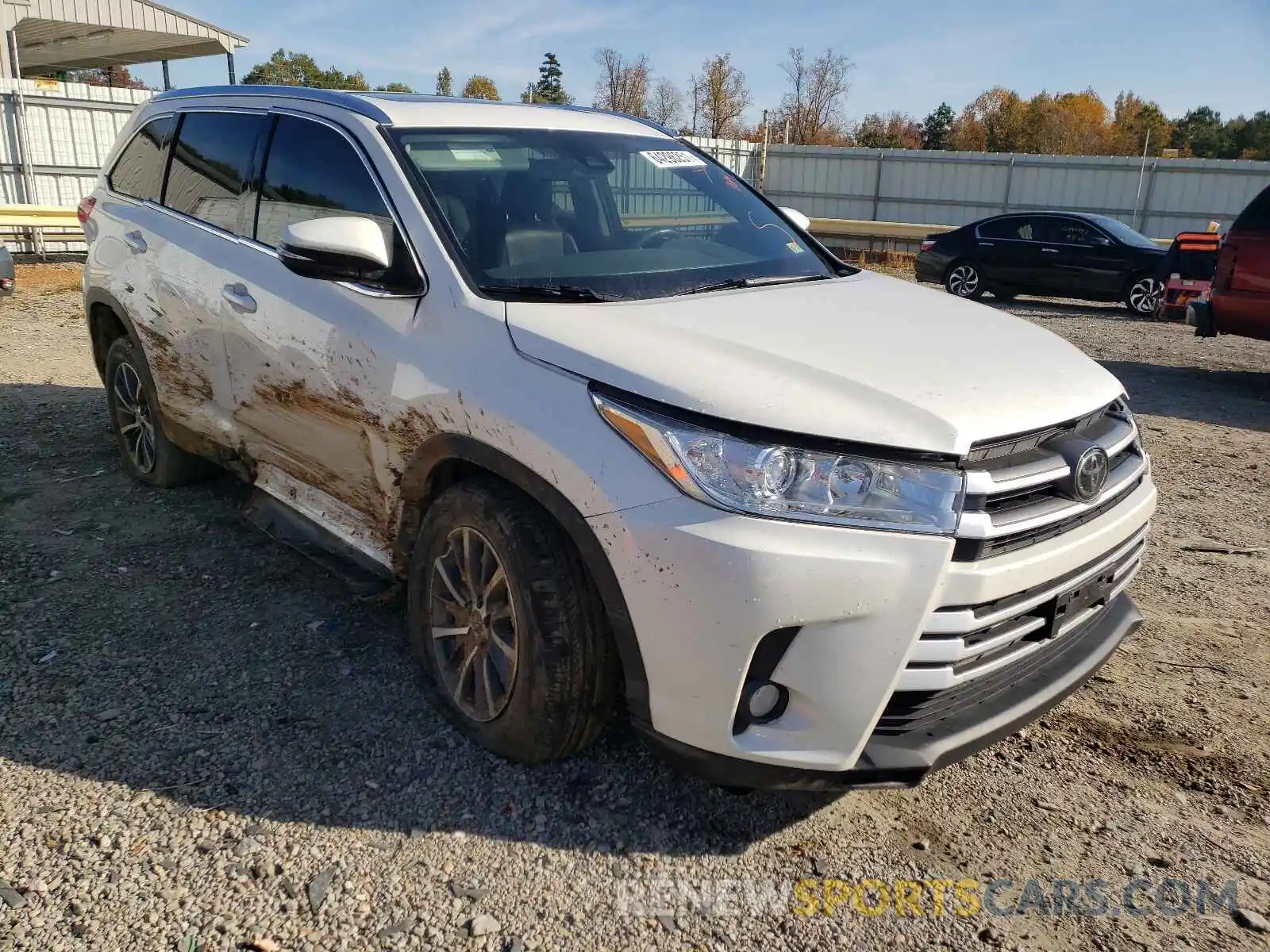 1 Photograph of a damaged car 5TDKZRFH9KS565721 TOYOTA HIGHLANDER 2019