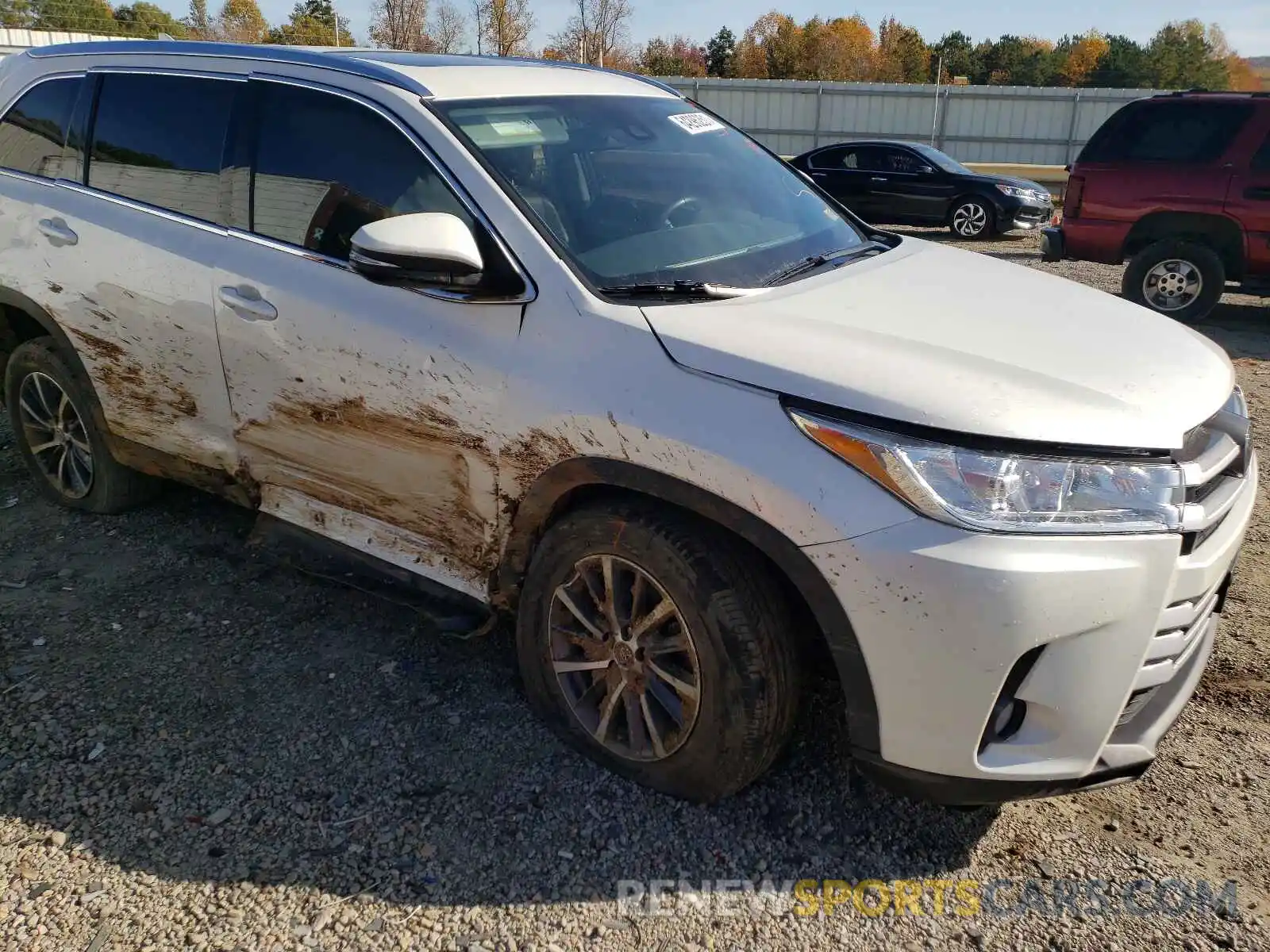 9 Photograph of a damaged car 5TDKZRFH9KS565721 TOYOTA HIGHLANDER 2019