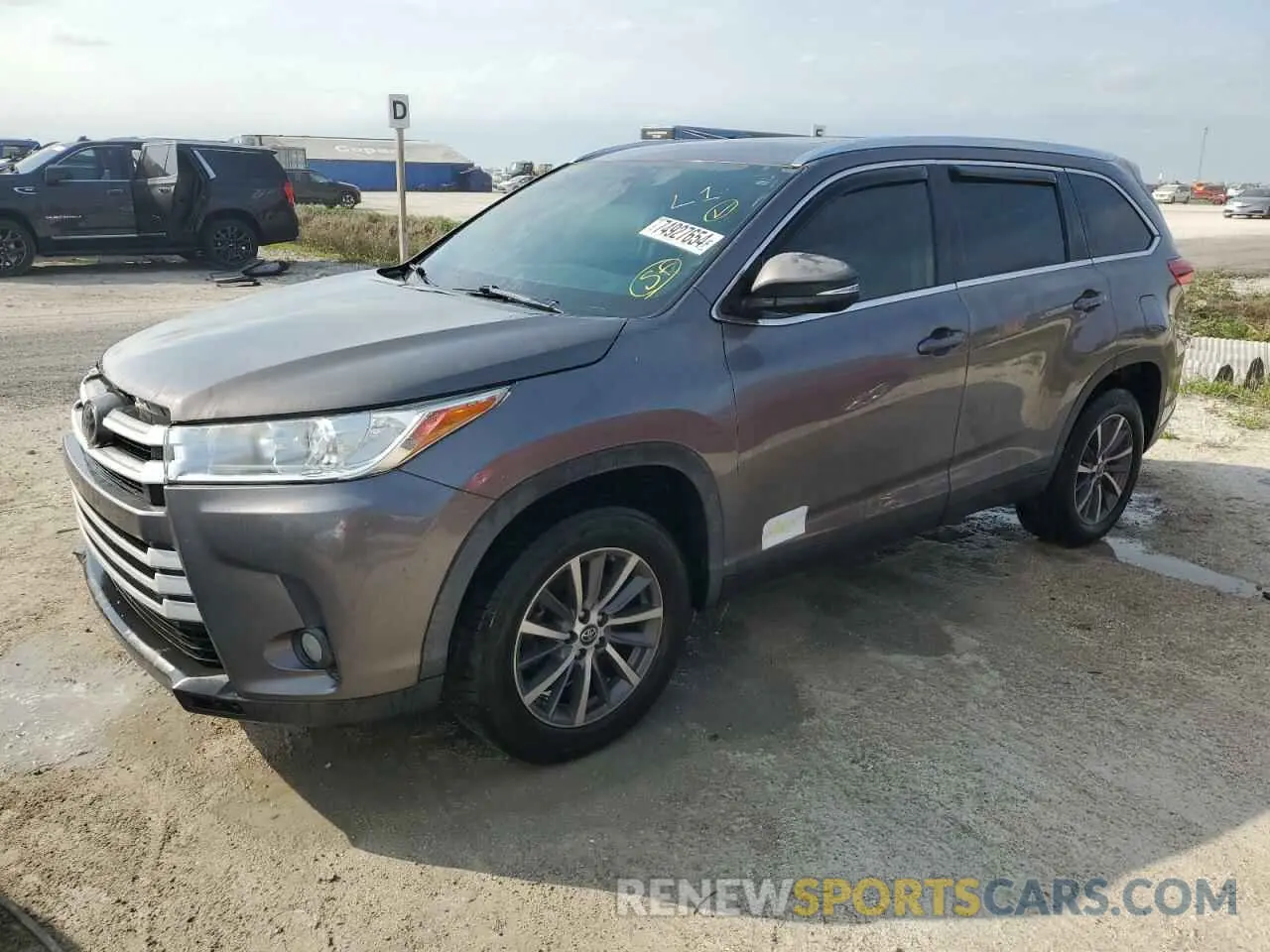 1 Photograph of a damaged car 5TDKZRFH9KS566111 TOYOTA HIGHLANDER 2019