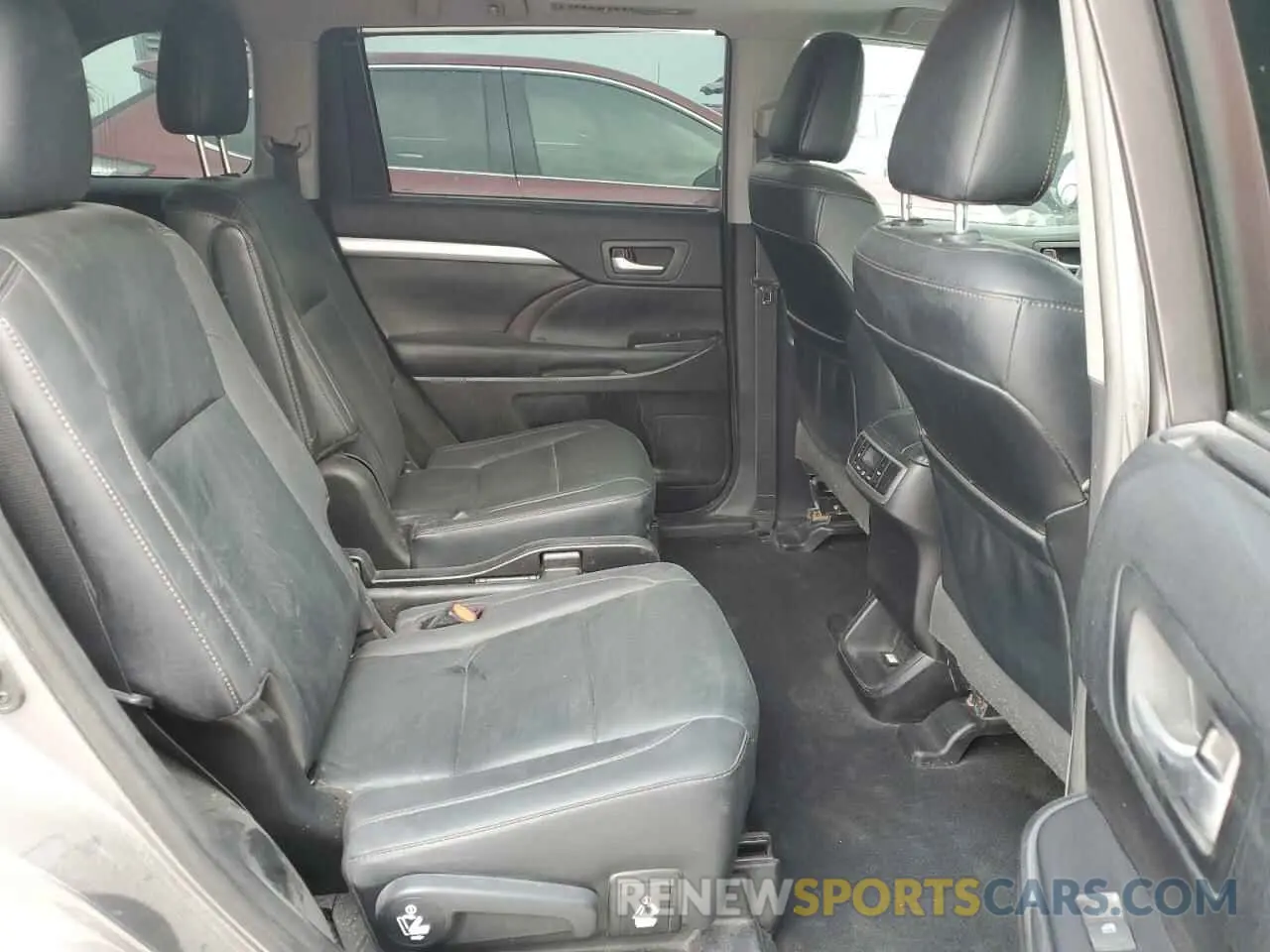11 Photograph of a damaged car 5TDKZRFH9KS566111 TOYOTA HIGHLANDER 2019