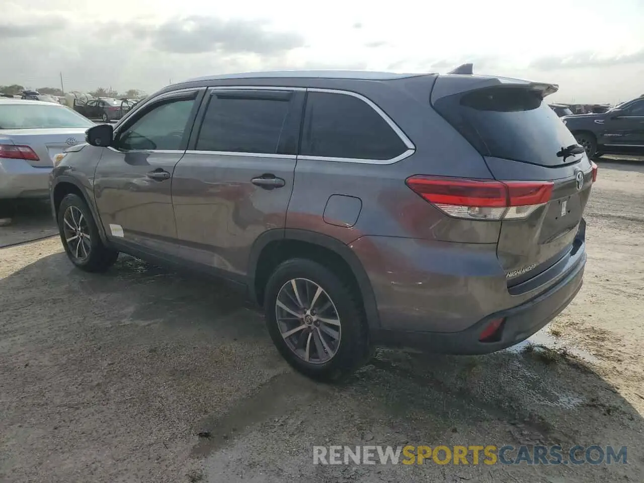 2 Photograph of a damaged car 5TDKZRFH9KS566111 TOYOTA HIGHLANDER 2019