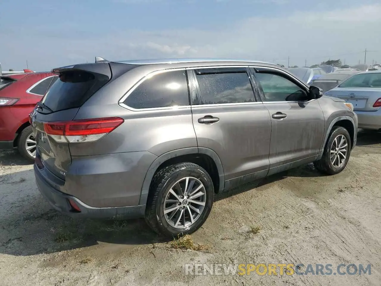 3 Photograph of a damaged car 5TDKZRFH9KS566111 TOYOTA HIGHLANDER 2019