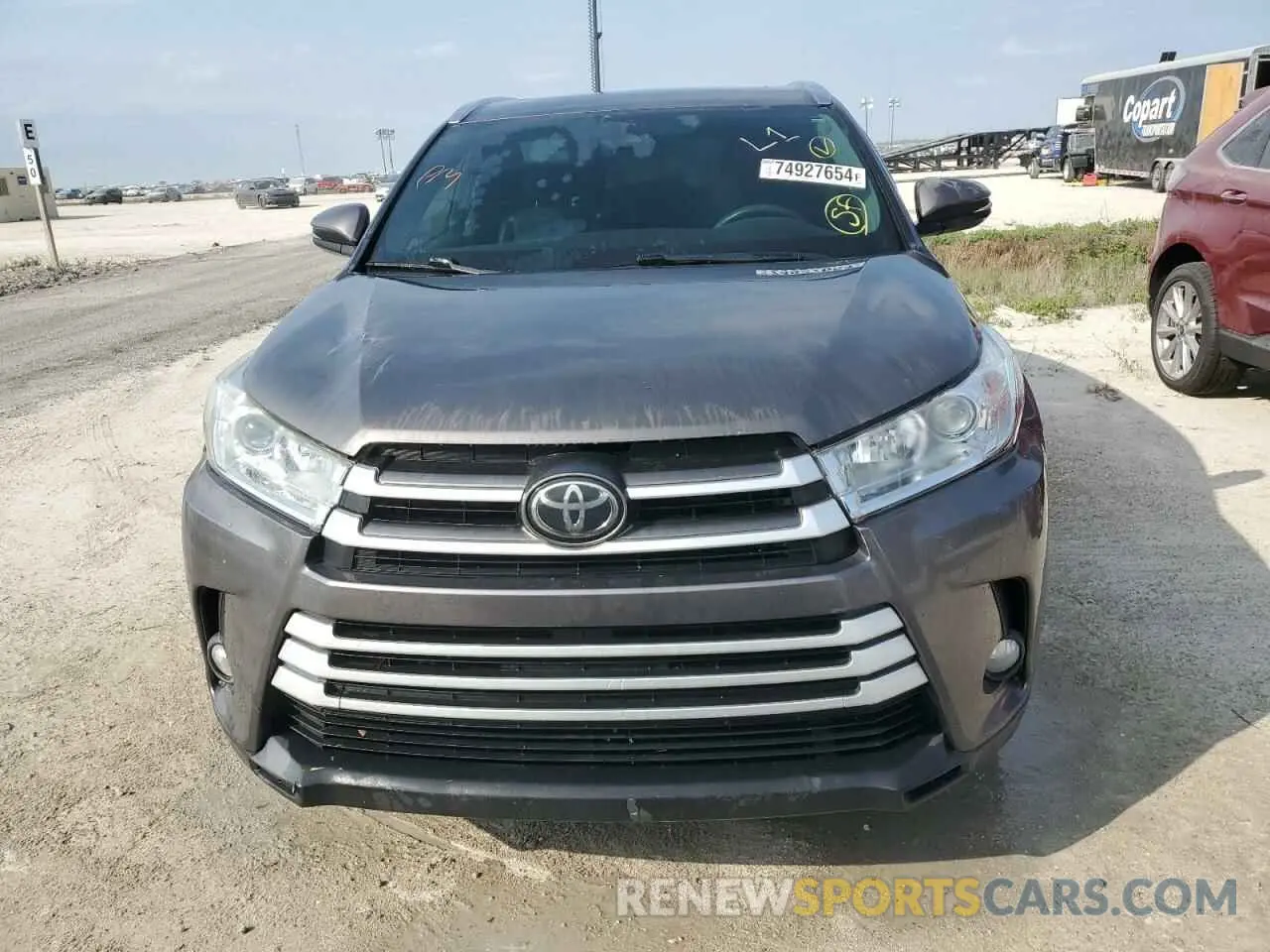5 Photograph of a damaged car 5TDKZRFH9KS566111 TOYOTA HIGHLANDER 2019