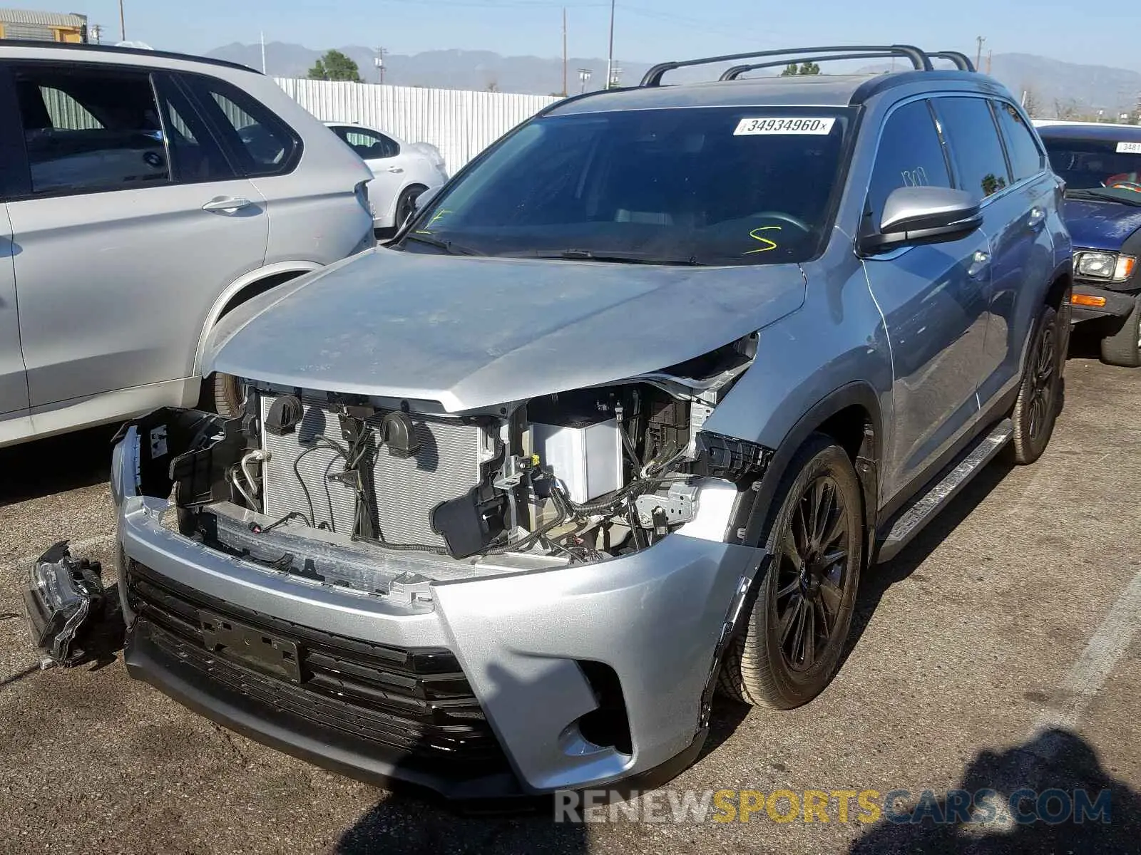 2 Photograph of a damaged car 5TDKZRFH9KS569719 TOYOTA HIGHLANDER 2019