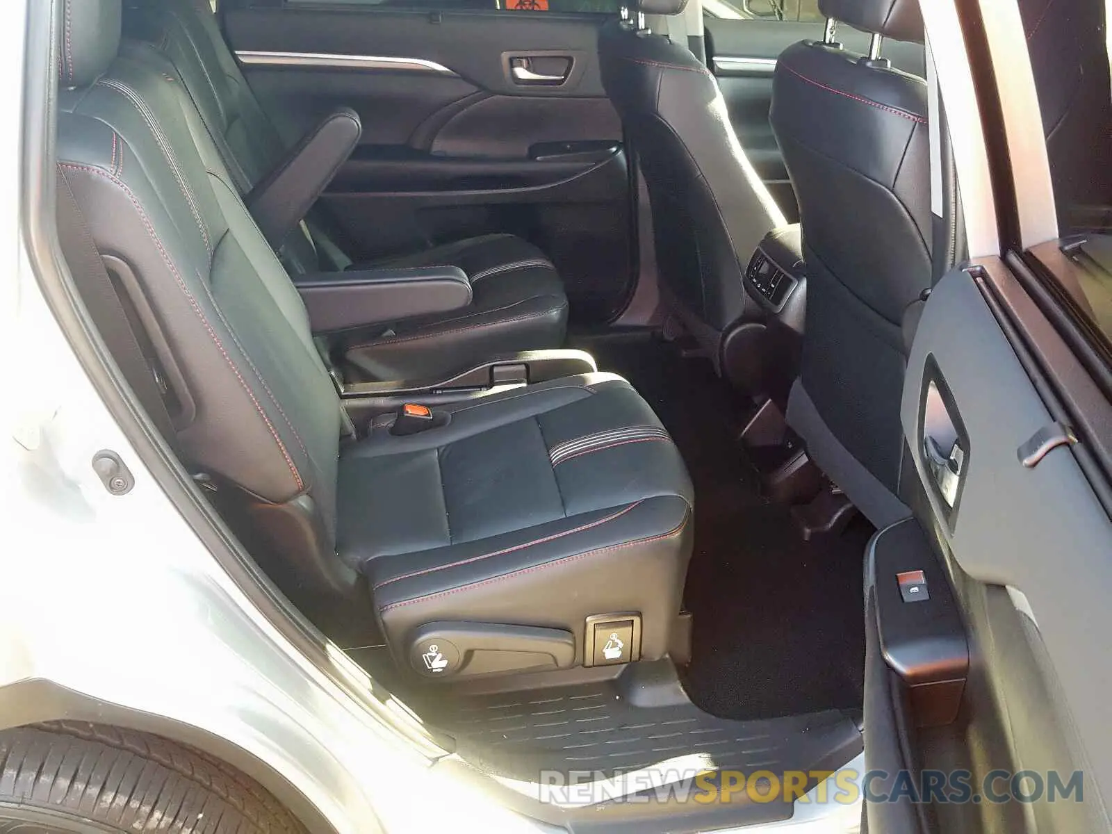 6 Photograph of a damaged car 5TDKZRFH9KS569719 TOYOTA HIGHLANDER 2019