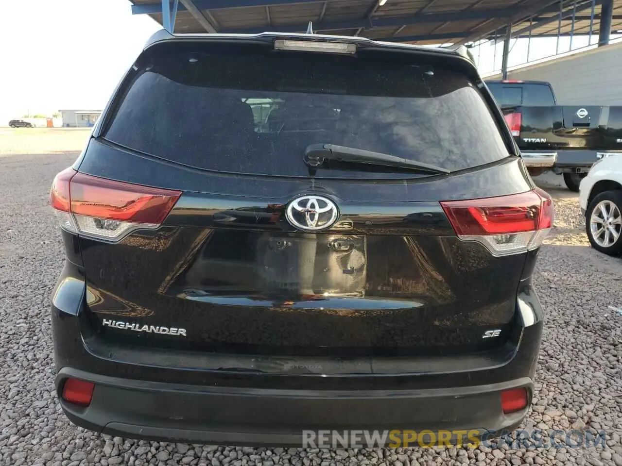 6 Photograph of a damaged car 5TDKZRFH9KS570823 TOYOTA HIGHLANDER 2019