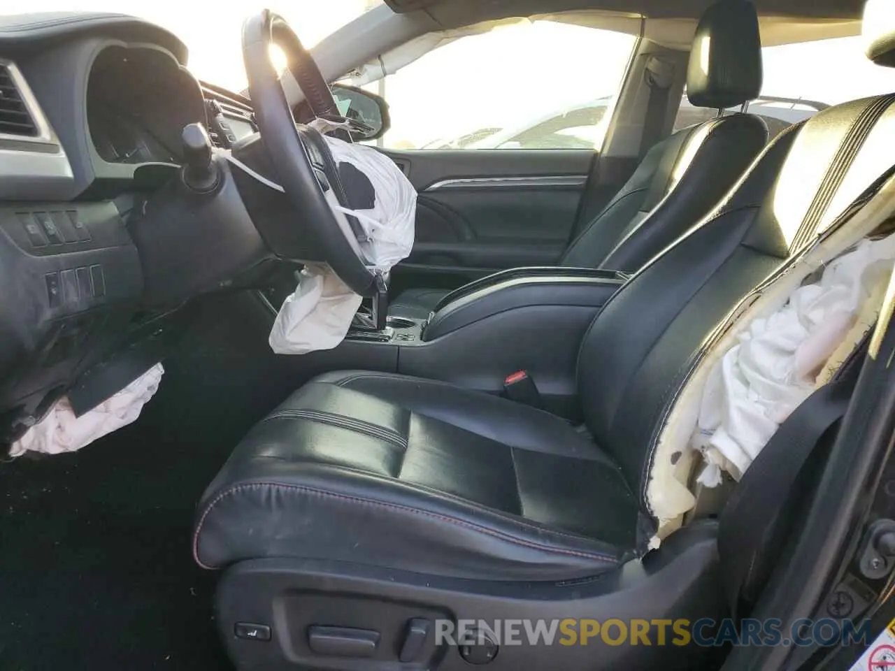 7 Photograph of a damaged car 5TDKZRFH9KS570823 TOYOTA HIGHLANDER 2019