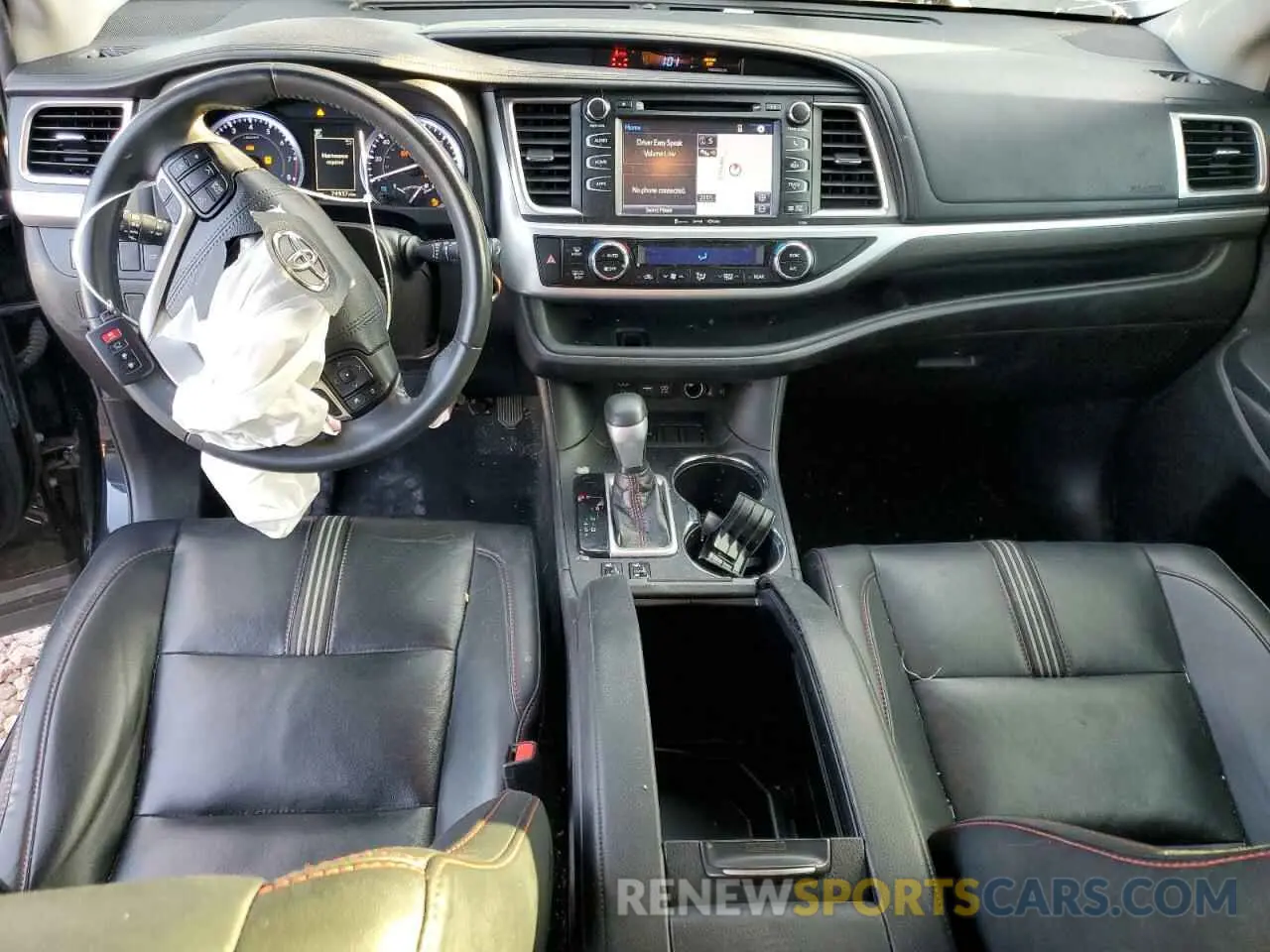 8 Photograph of a damaged car 5TDKZRFH9KS570823 TOYOTA HIGHLANDER 2019